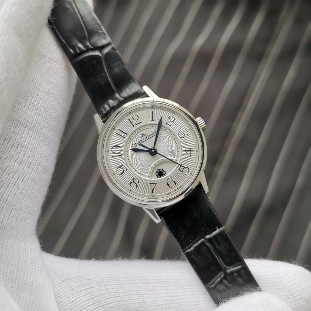 Lacoste 积家约会29mm 打破没有小尺寸机械的现状 这个春天 愿你有一个美好的约会