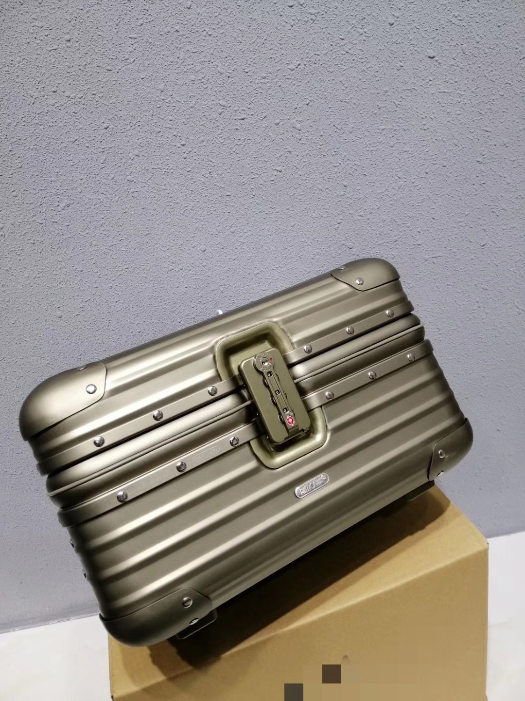 Oferta especial del 11.11, 490 con envío incluido, Rimowa maletín de maquillaje de alta gama. El mismo usado por maquil…