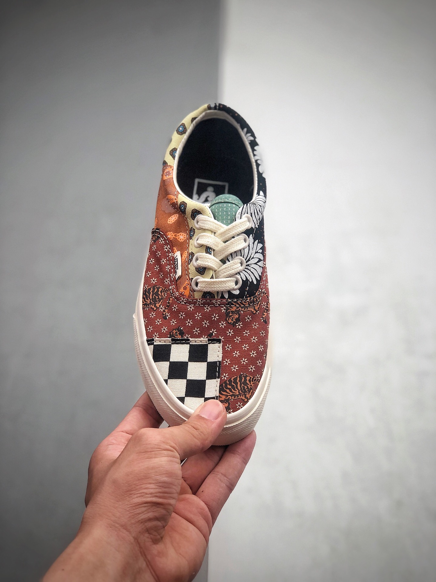 160   VANS Era复古限定腰果花拼接不对称棋盘复古帆布鞋 VN0A4U391IO