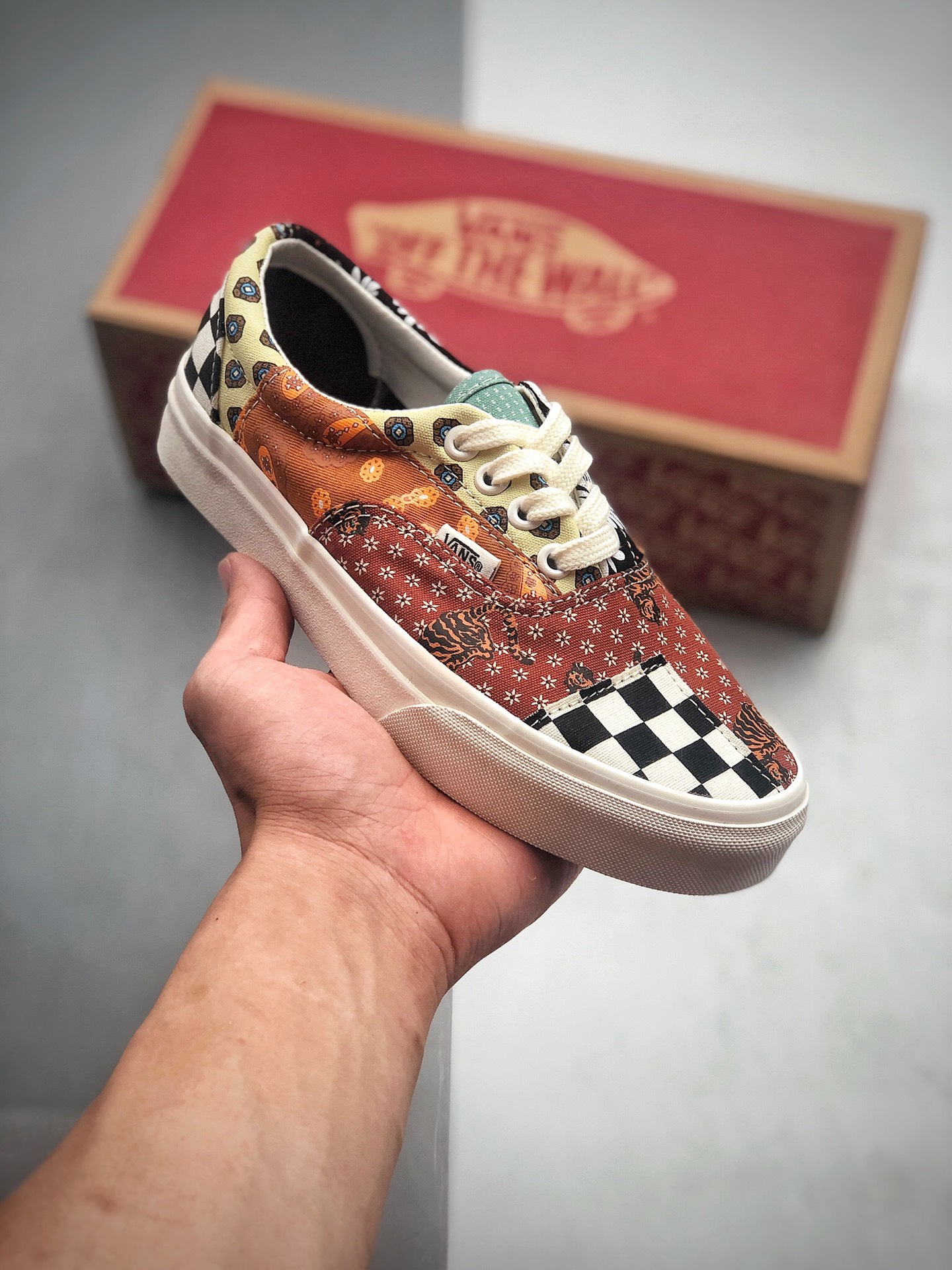 160   VANS Era复古限定腰果花拼接不对称棋盘复古帆布鞋 VN0A4U391IO