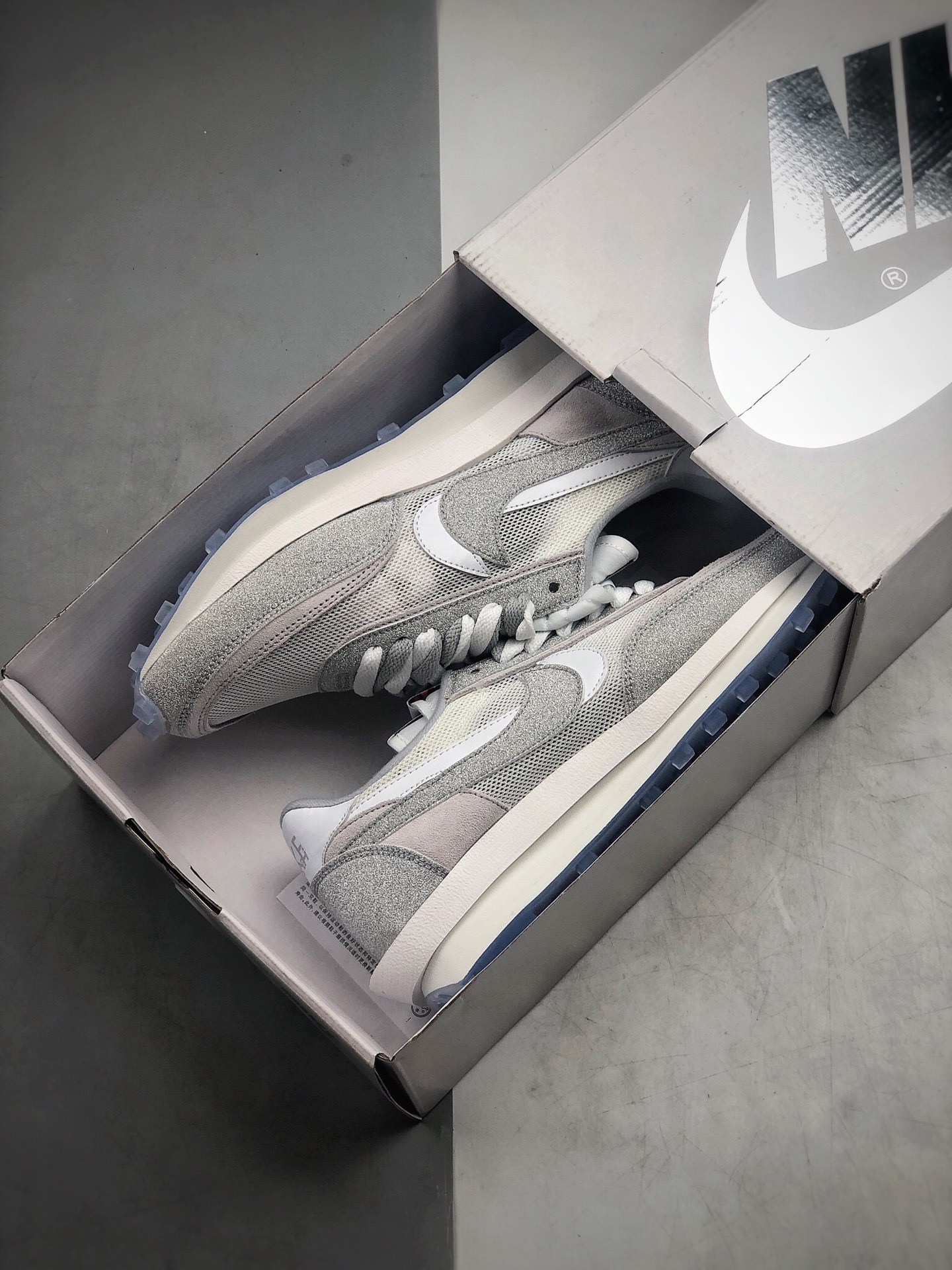 200 Sacai x Nike LVD Waffle Daybreak 联名走秀款 华夫 双勾满天星 Swoosh跑步鞋 BV5053-100