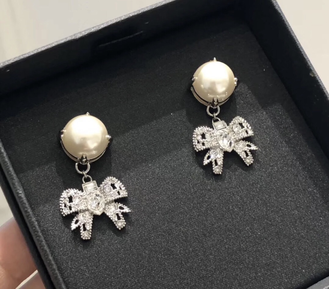 NO:103829,miumiu earrings, Miumiu girl heart bow pearl set series, stud earrings, zp customization, Swarovski diamond, Swarovski pearls, texture, beautiful girl is in sight, whoever wears, whoever is beautiful, Miumiu, miumiu19860909miumiu 耳钉 缪缪少女心蝴蝶结珍珠套装 系列 耳钉 zp定制 施华洛钻 施华洛珍珠 质感爆棚 美少女即视感 谁戴谁美,Miumiu,miumiu,Jewelry