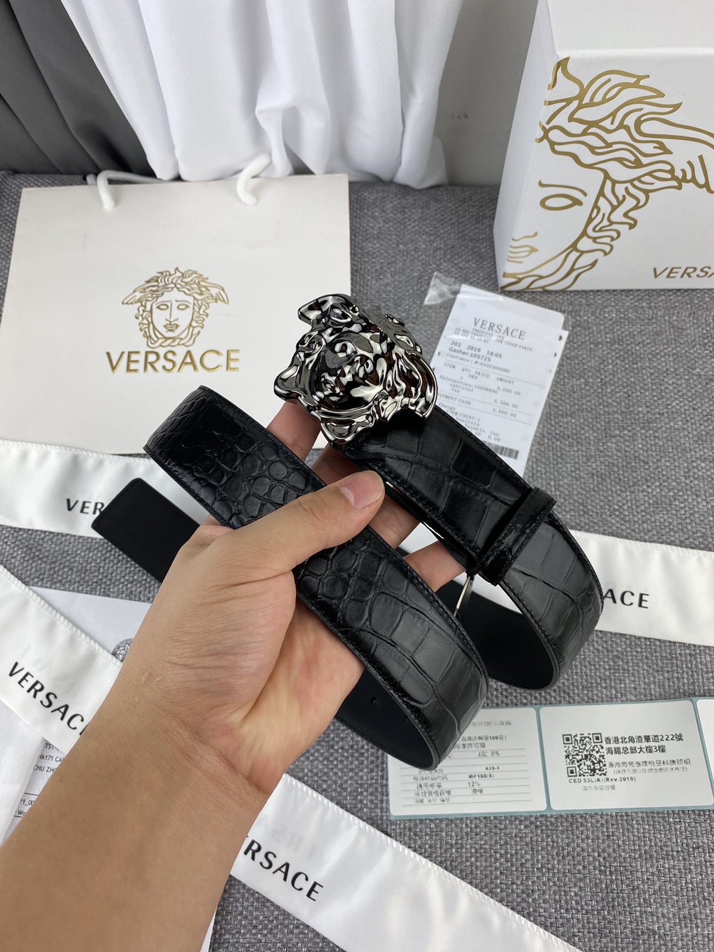   范思哲，宽3.8cm，重磅推出  新版范思哲·美杜莎VERSACE .，现货实拍 . 进口牛皮头层鳄