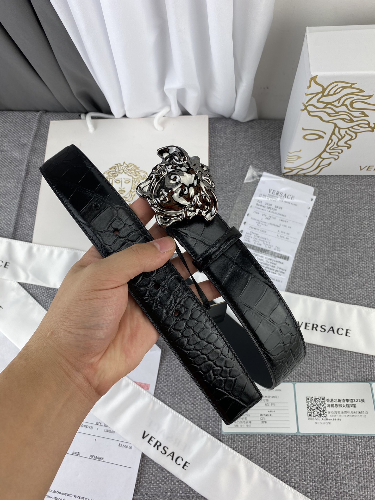  范思哲，宽3.8cm，重磅推出  新版范思哲·美杜莎VERSACE .，现货实拍 . 进口牛皮头层鳄