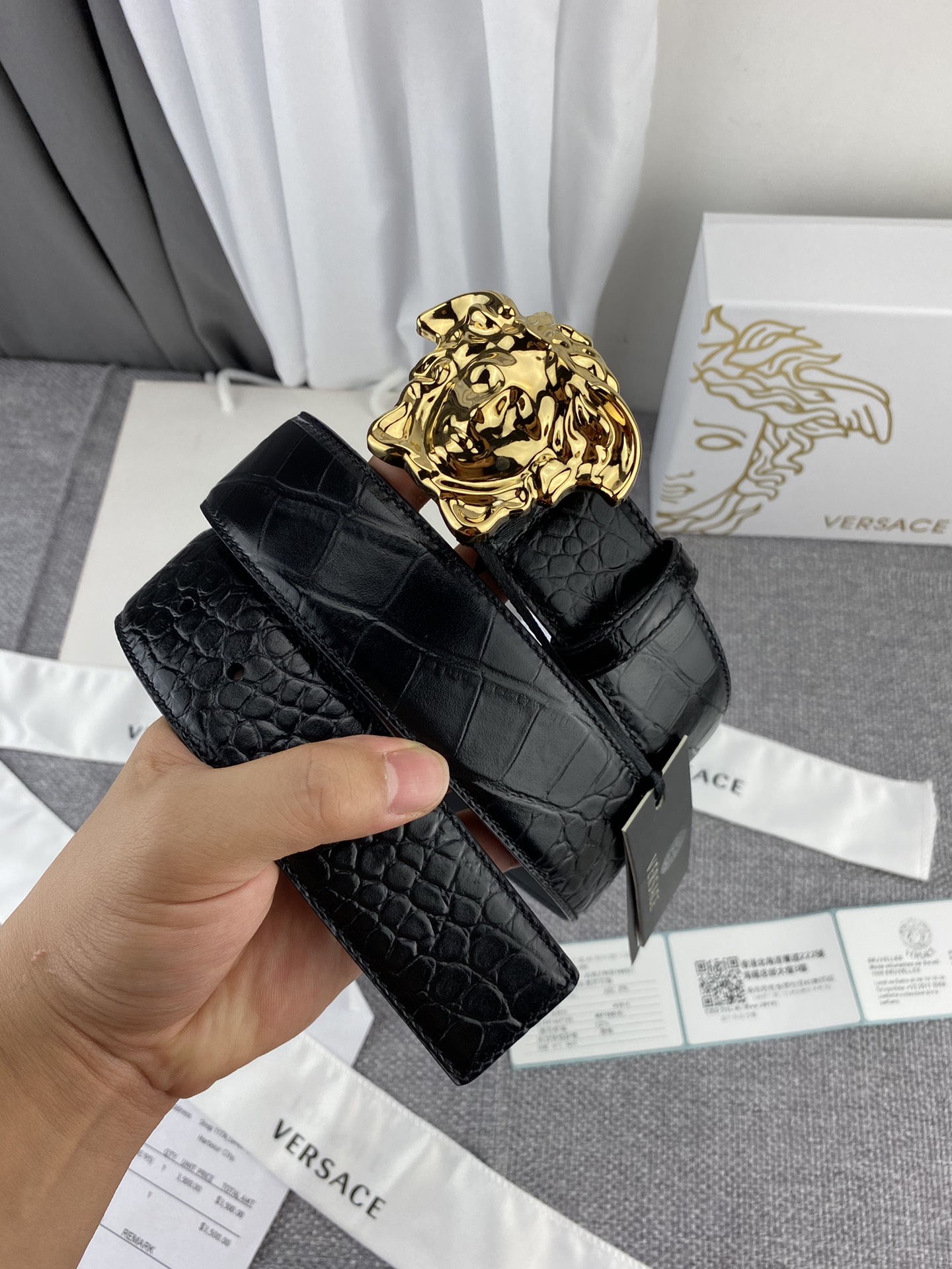   范思哲，宽3.8cm，重磅推出  新版范思哲·美杜莎VERSACE .，现货实拍 . 进口牛皮头层鳄