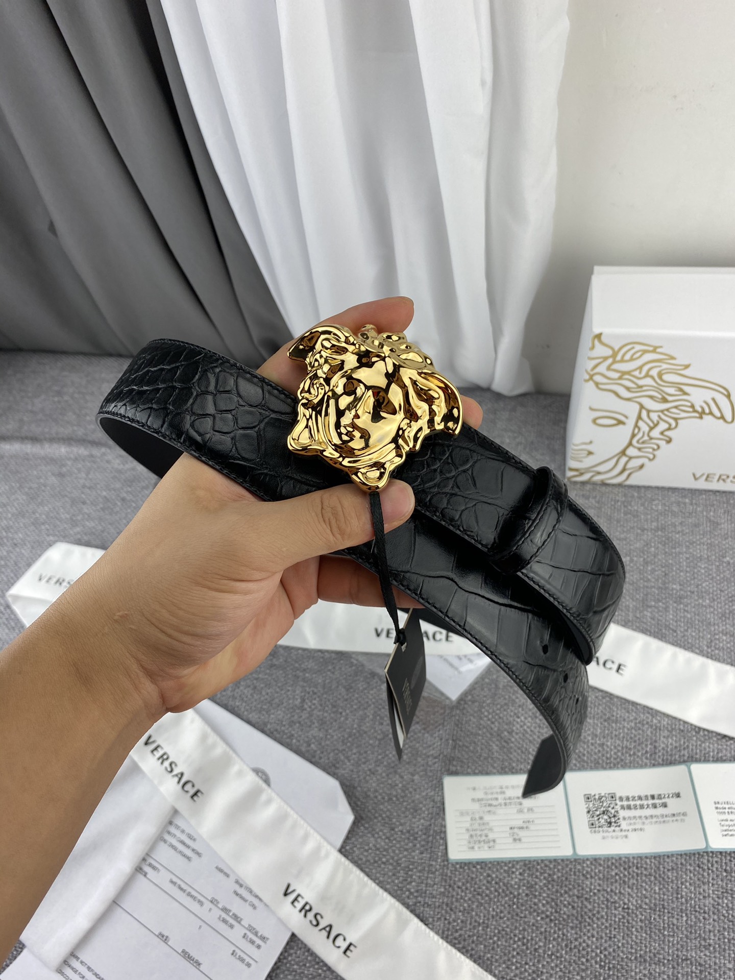   范思哲，宽3.8cm，重磅推出  新版范思哲·美杜莎VERSACE .，现货实拍 . 进口牛皮头层鳄