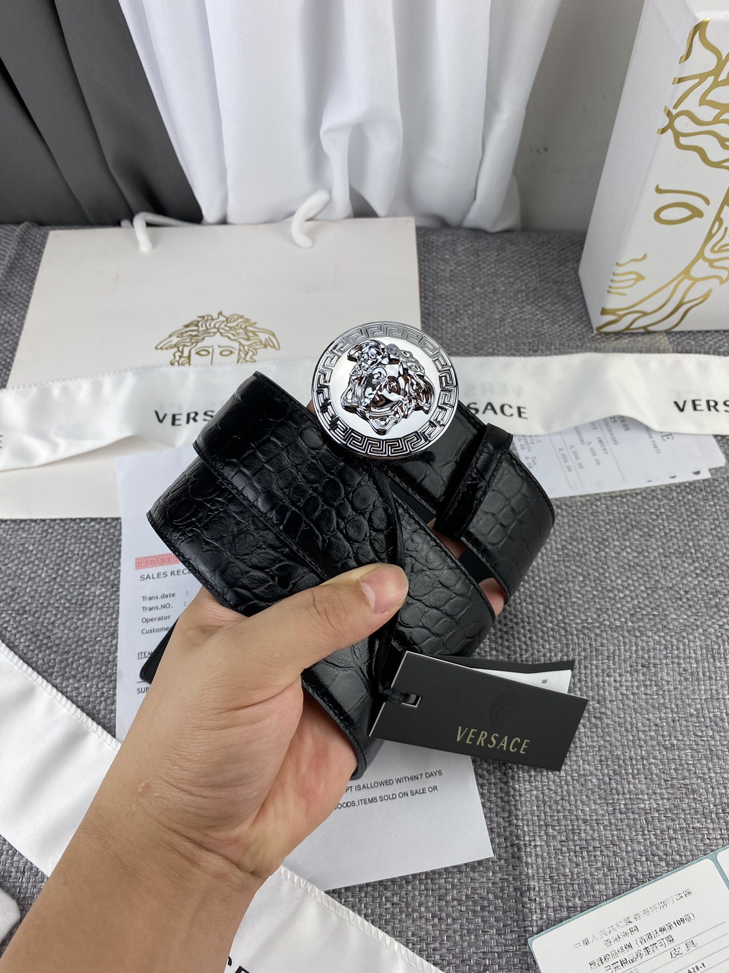   范思哲，宽3.8cm，重磅推出  新版范思哲·美杜莎VERSACE .，现货实拍 . 进口牛皮头层鳄