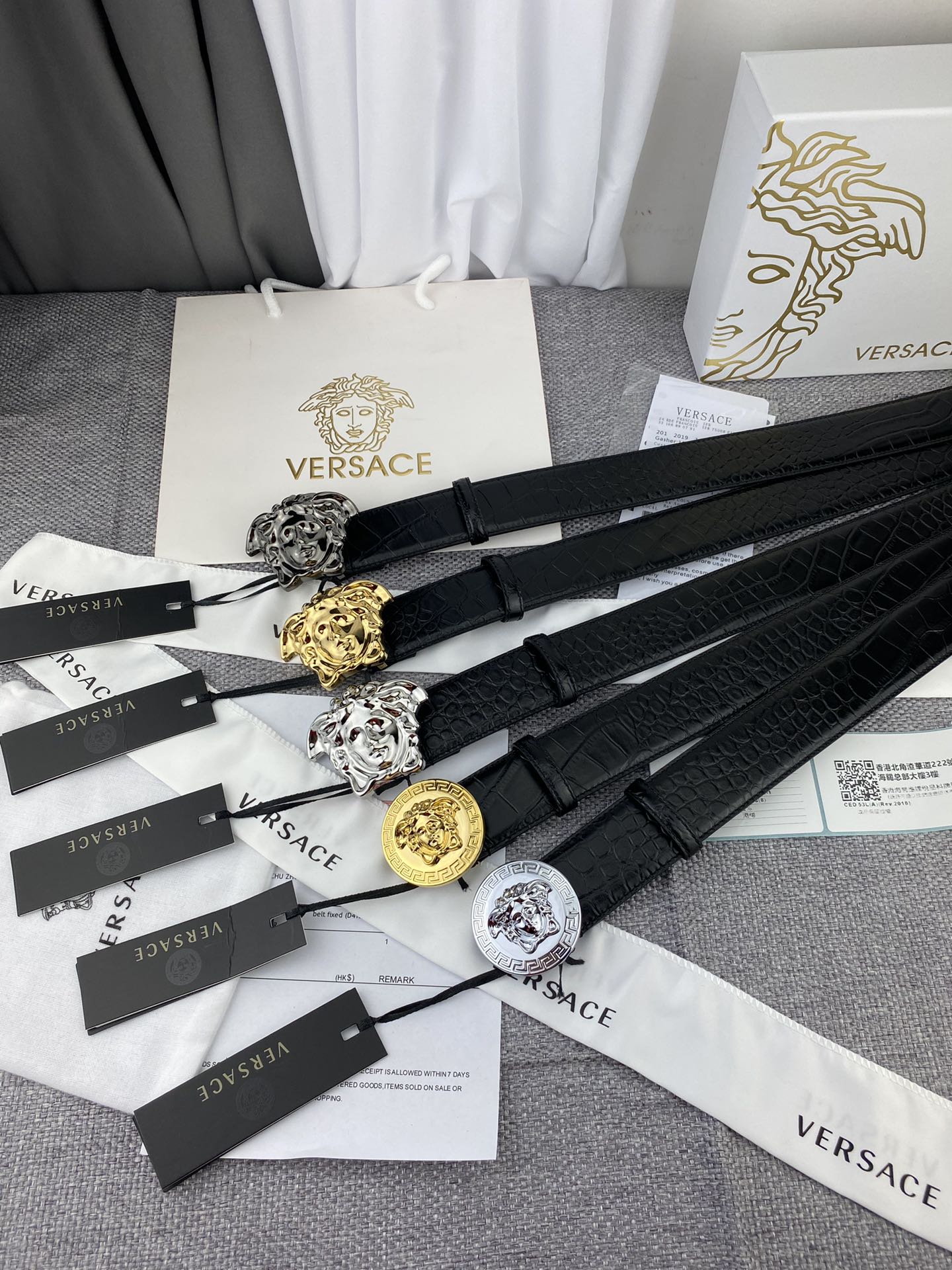   范思哲，宽3.8cm，重磅推出  新版范思哲·美杜莎VERSACE .，现货实拍 . 进口牛皮头层鳄