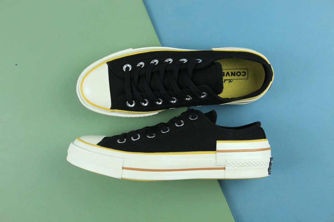 火爆! 本地自取140 (放店自减) Converse 最新结构系列! 匡威 Chuck 70时尚拼接撞色黑色帮鞋面+黄色底+白色围条附着棕色和黄色的水线,配色上绝对是下了巨大的功夫 使得整双鞋子更加仙气,真正的所谓神仙配色!鞋子后跟以三次围条搭配阶梯式结构可谓是淋漓尽致的表达了潮流的气息!拥有它绝对是一次不后悔的选择! (带半码36.5 37.5 39.5 41.5 42.5)