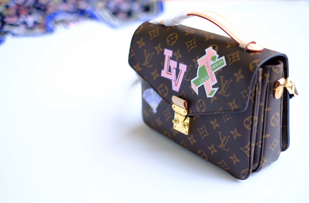 LV M40780老花丝印 POCHETTE METIS 手袋(图2) LV M40780老花丝印 POCHETTE METIS 手袋(图2)