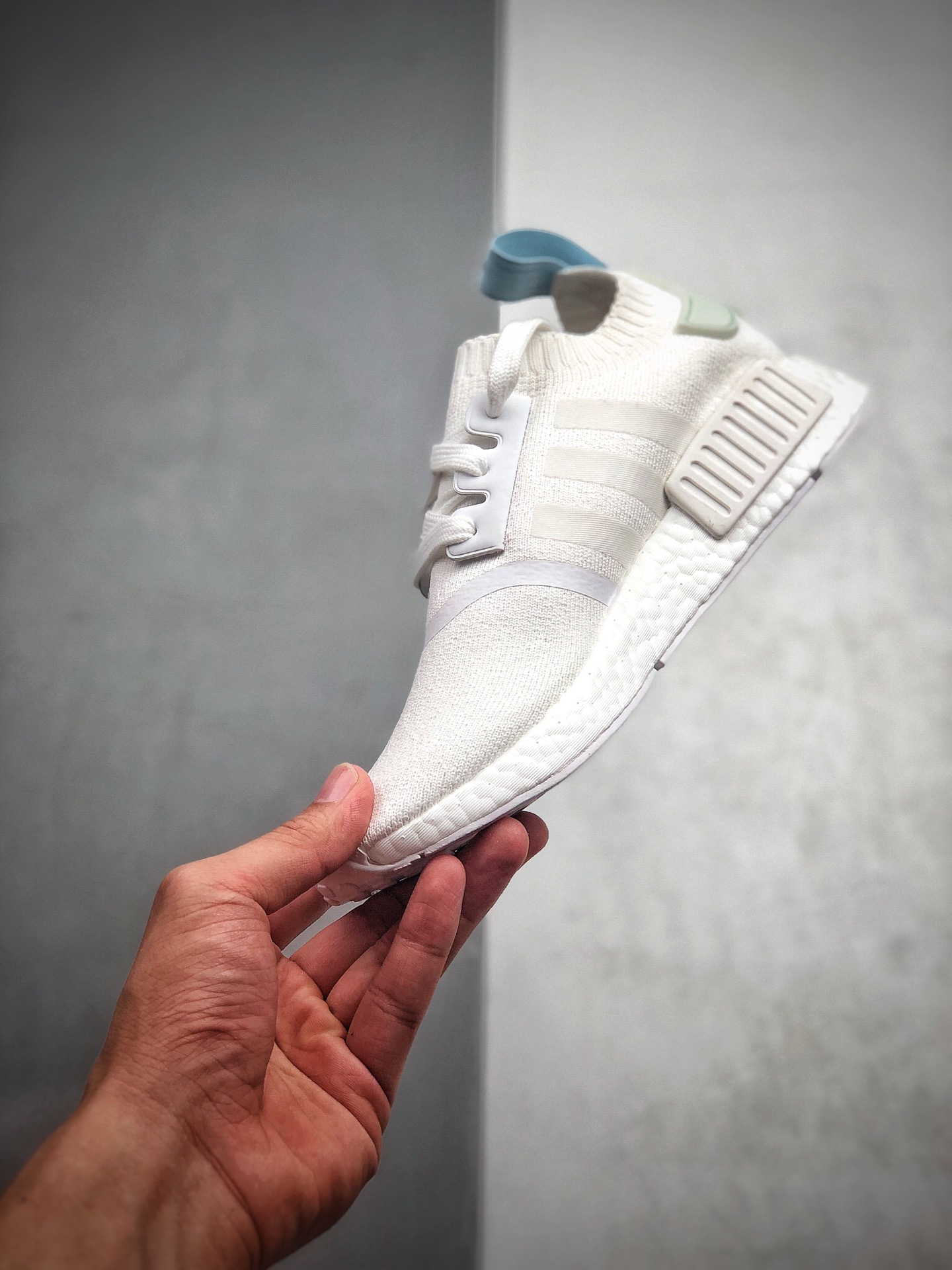 200  Adidas NMD R1  Primeknit Triple Black  货号：CQ2040