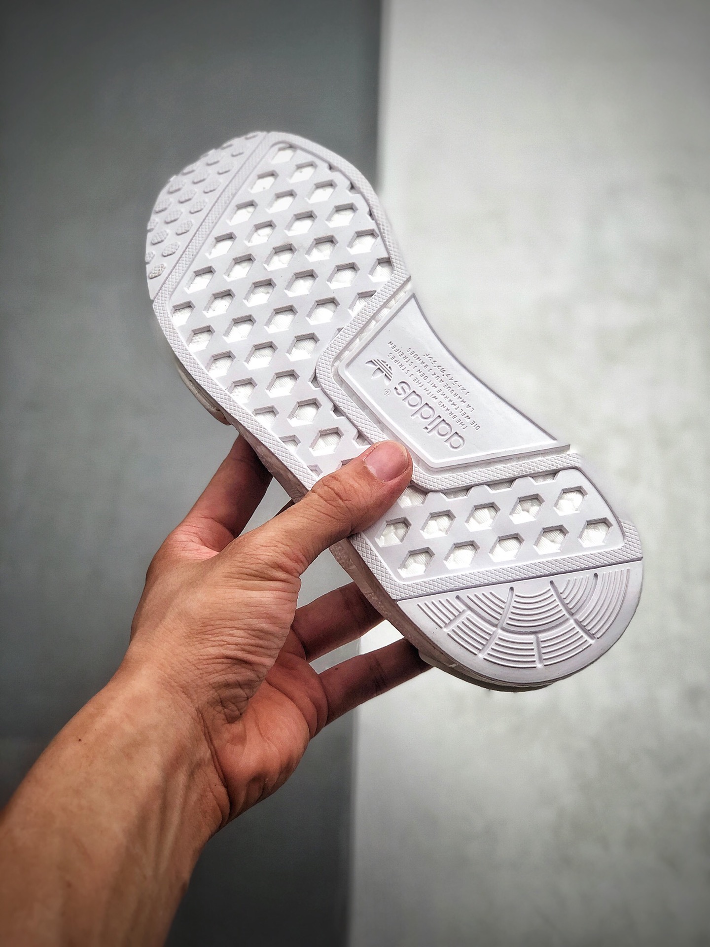 200  Adidas NMD R1  Primeknit Triple Black  货号：CQ2040