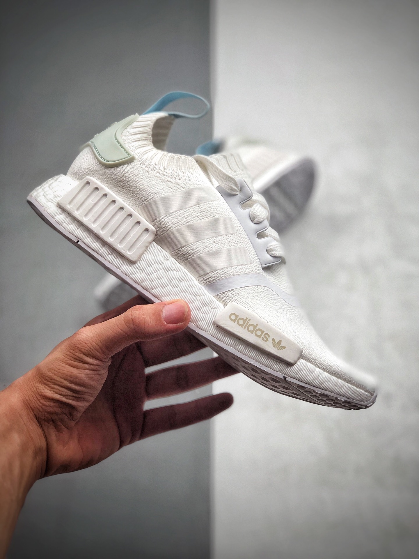200  Adidas NMD R1  Primeknit Triple Black  货号：CQ2040