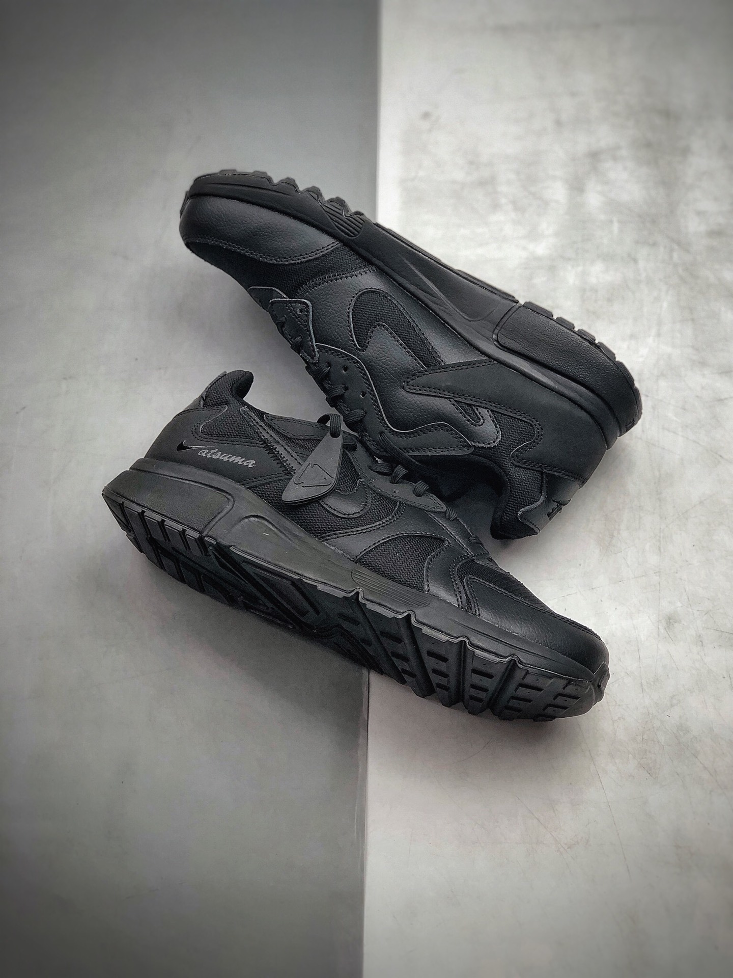 180 公司级 耐克 慢跑鞋 全新 Nike Atsuma 将真正的90年代美学与舒适的跑鞋