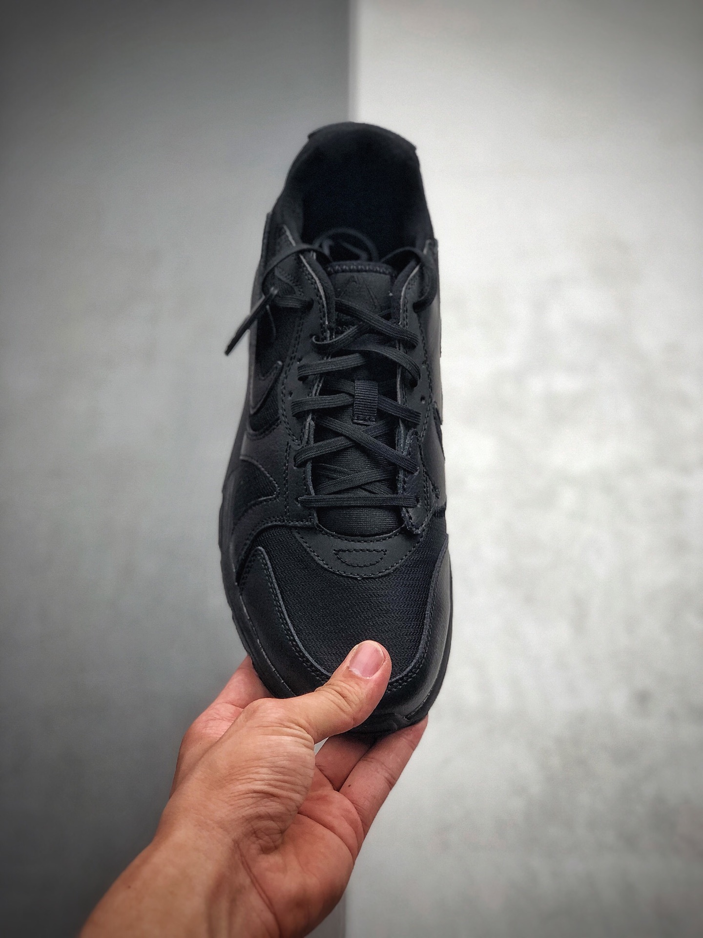 180 公司级 耐克 慢跑鞋 全新 Nike Atsuma 将真正的90年代美学与舒适的跑鞋
