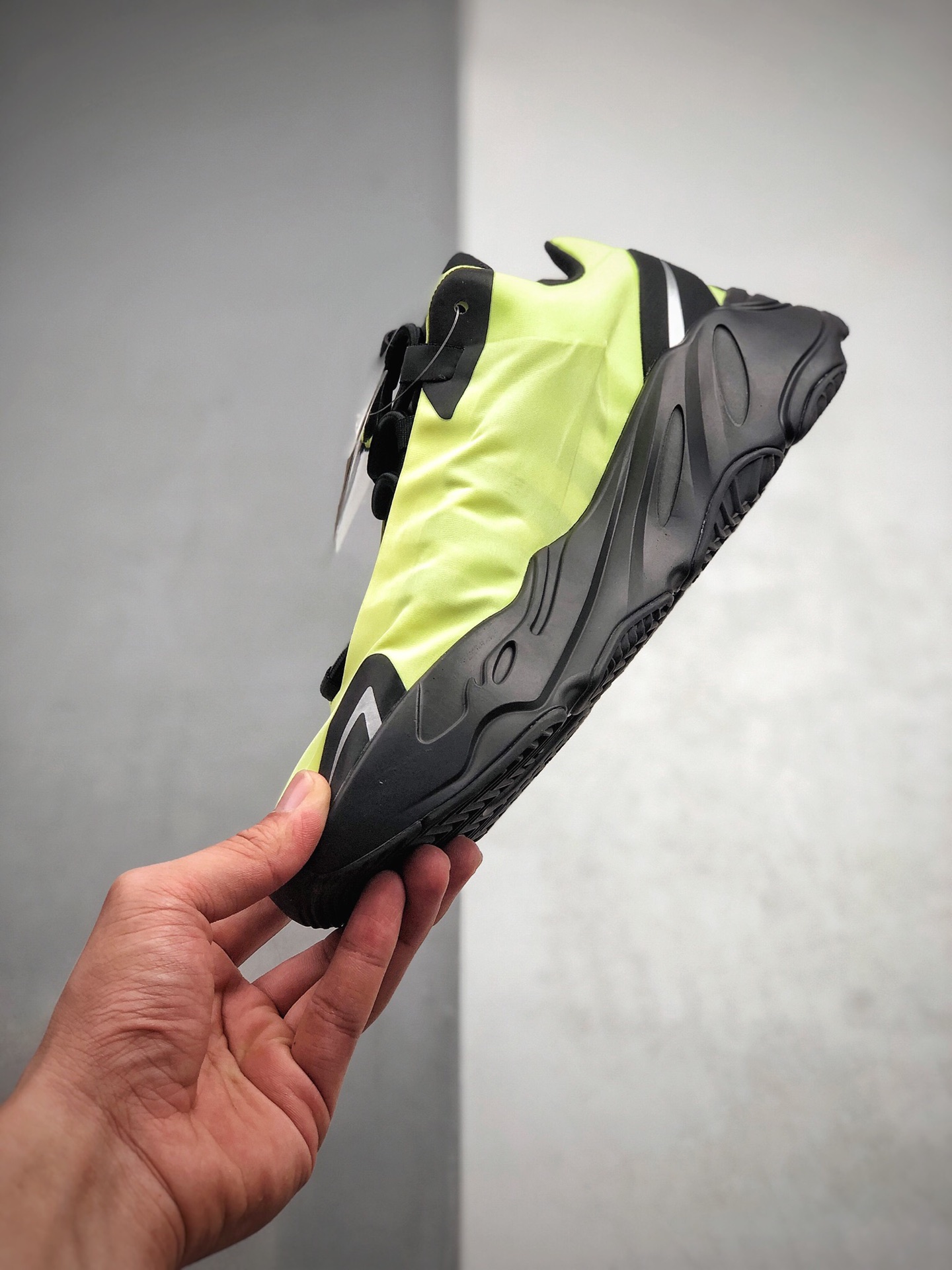 460  AD Yeezy Boost 700 MNVN ‘Bone’ 黑绿3M反光 FY3727