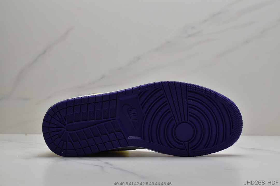 190 Air Jordan 1 “Fearless” 警灯配色设计在鞋身前端使用经典的芝加哥配色CK5666-100