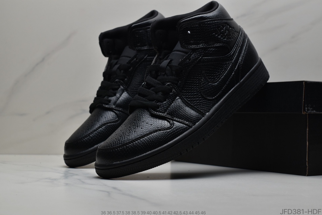 170 公司级  乔丹/Air Jordan 1 Mid “Light Smoke Grey”烟灰 554724-092