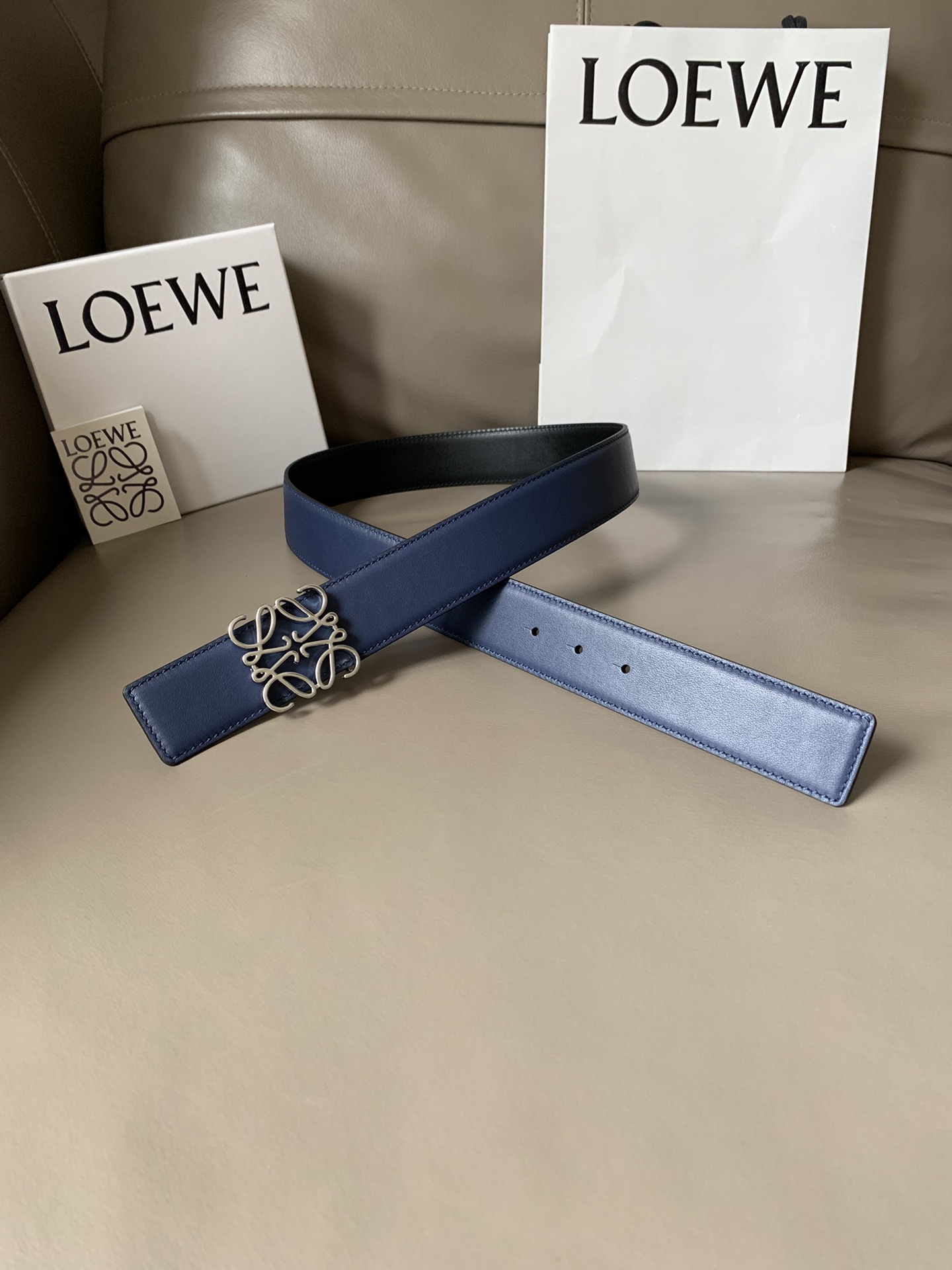 LOEWE（罗意威）专柜同款 Anagrm腰带 男女通用 双面头层原版牛皮 一面海军蓝色一面黑色(可双面