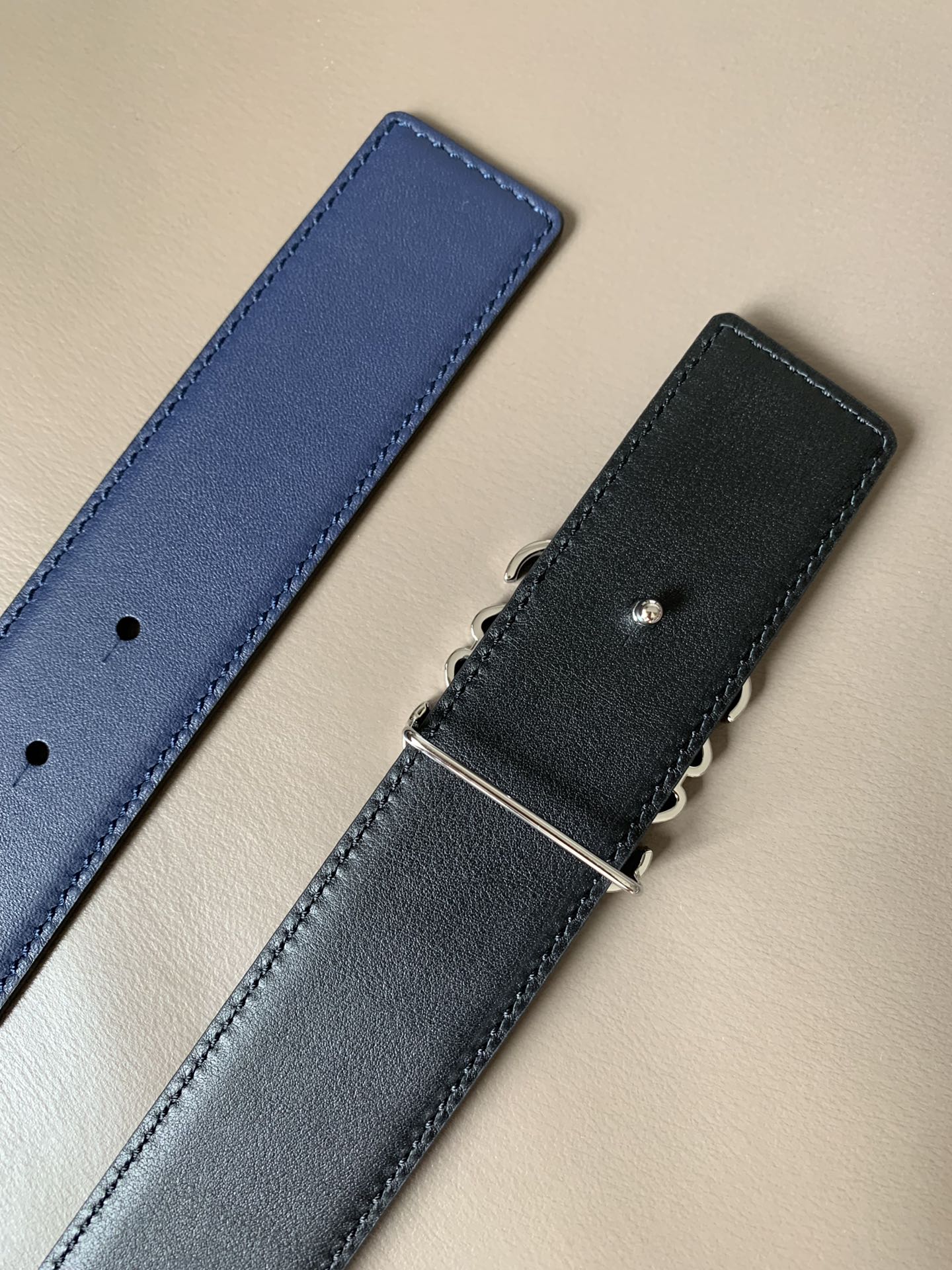 LOEWE（罗意威）专柜同款 Anagrm腰带 男女通用 双面头层原版牛皮 一面海军蓝色一面黑色(可双面