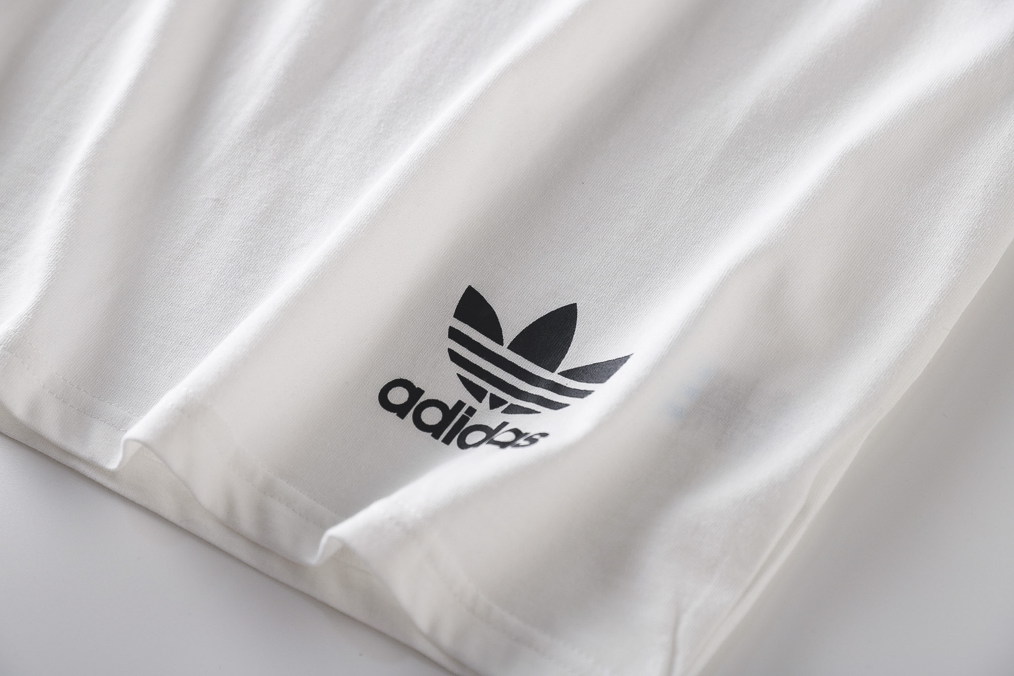 锦衣卫上新35 adidas阿迪经典黑白笑脸情侣短袖t恤