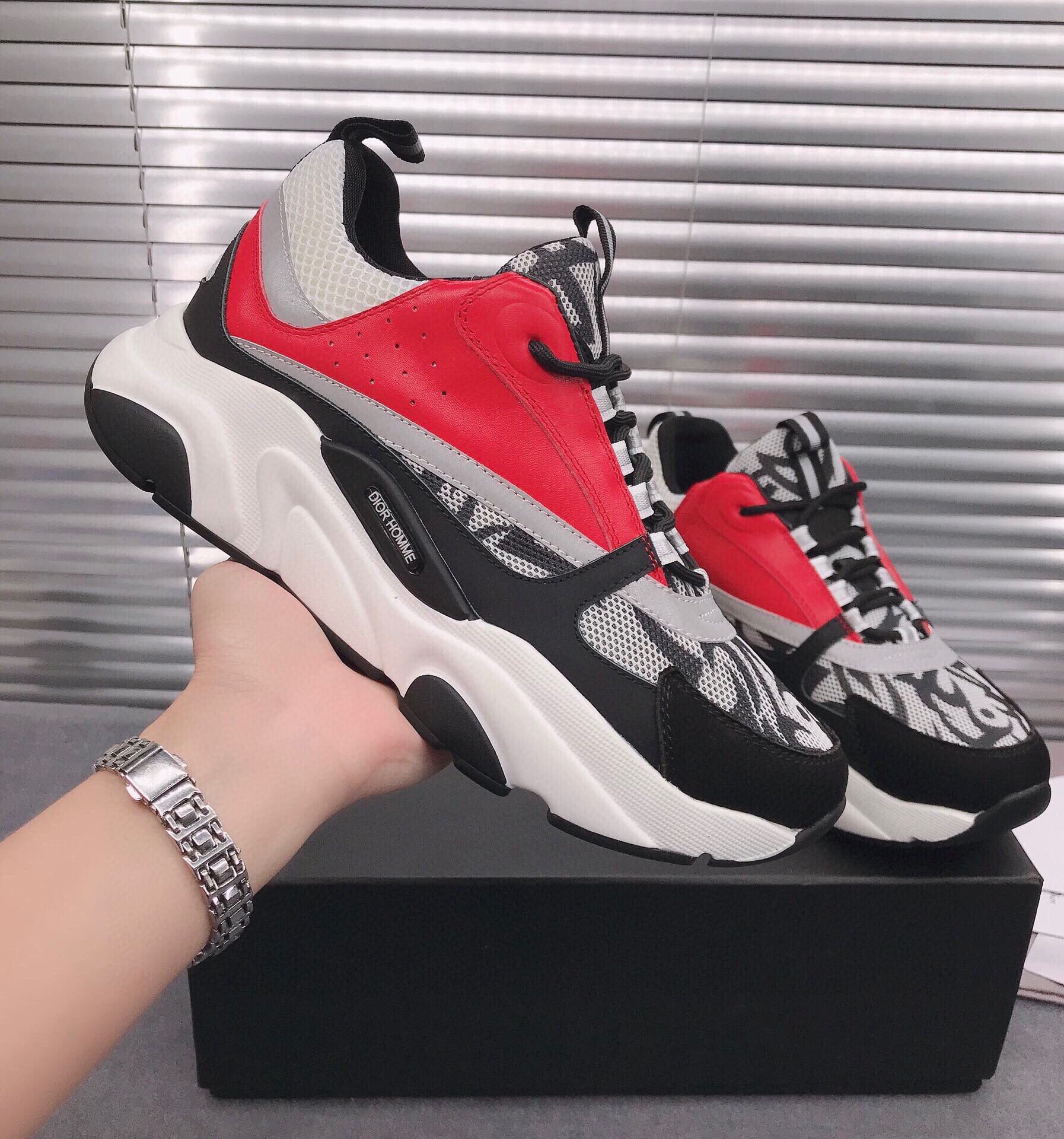 [Dior] Dior pops zapatos en una serie de colores par de modelos de pasarela modelos contador de seda
