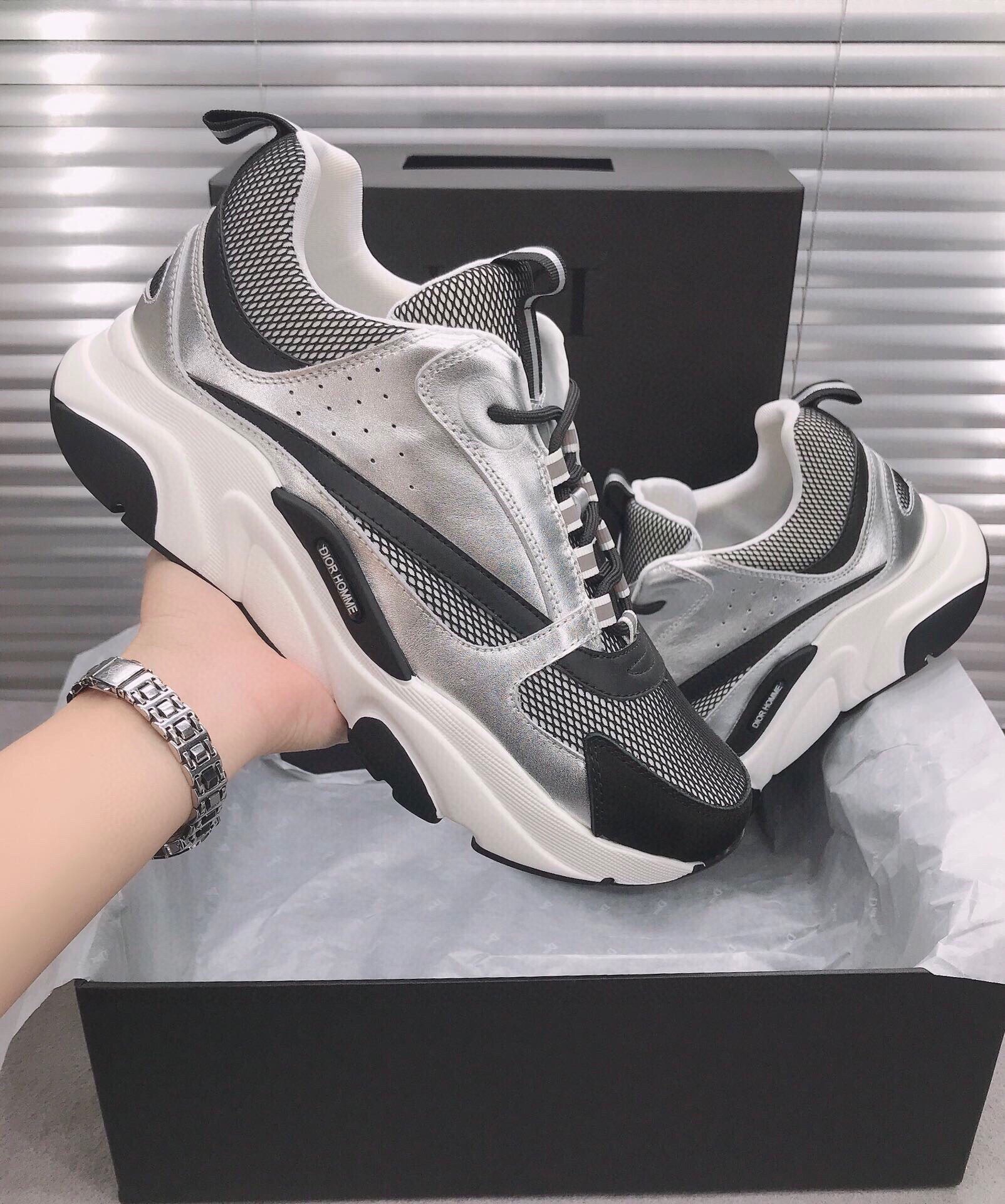 [Dior] Dior pops zapatos en una serie de colores par de modelos de pasarela modelos contador de seda