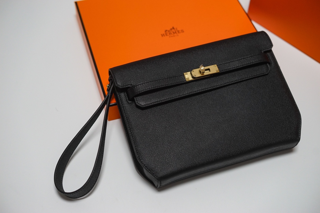 NO:699108,In stock, Kelly Deeches 25cm handbag/shoulder bag, esom leather, sewn with black beeswax thread, unisex style. (with additional shoulder strap) can be carried by hand or shoulder, one bag has multiple uses. Both the hand strap and shoulder strap are detachable., Hermes, hermes, satchels, Hermes,19860909半手现货 Kelly Deeches 25cm 手包/挎包 esom皮 黑色蜜蜡线缝制 男女通用款 .(有另外配肩带)可手拿可肩背,一包多用.手拿带、肩带都可拆卸.,爱马仕,hermes,satchels,Hermes,,Bag