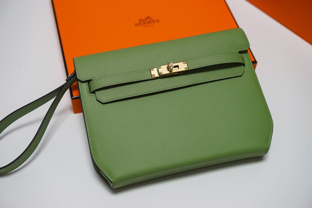 NO:699113,Customized half-hand Kelly Deeches 25cm handbag/shoulder bag, esom leather, beeswax stitched, unisex style. (with additional shoulder strap) can be carried by hand or shoulder, one bag with multiple uses. Both hand strap and shoulder strap are detachable., Hermes, hermes, satchels, Hermes,19860909客定 半手Kelly Deeches 25cm 手包/挎包 esom皮 蜜蜡线缝制 男女通用款 .(有另外配肩带)可手拿可肩背,一包多用.手拿带、肩带都可拆卸.,爱马仕,hermes,satchels,Hermes,,Bag