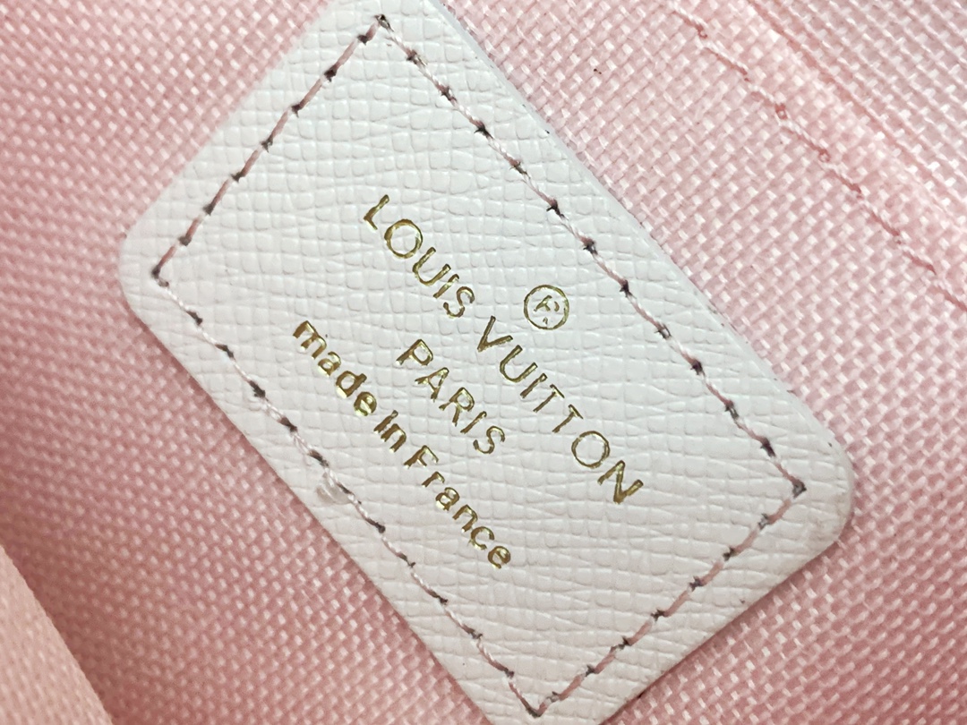 FELICIE 手袋 M61276 エレガントなデザインと実用性