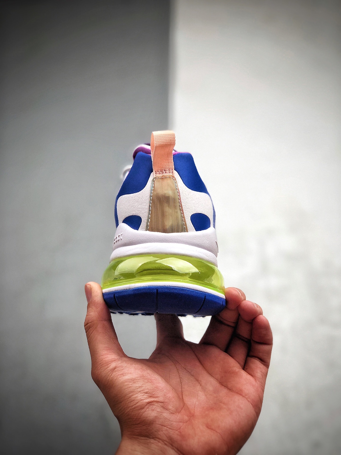 200 支 耐克 Nike React Air Max 270 React 高桥盾网纱系列 机能半气垫跑步鞋 CW0630-100