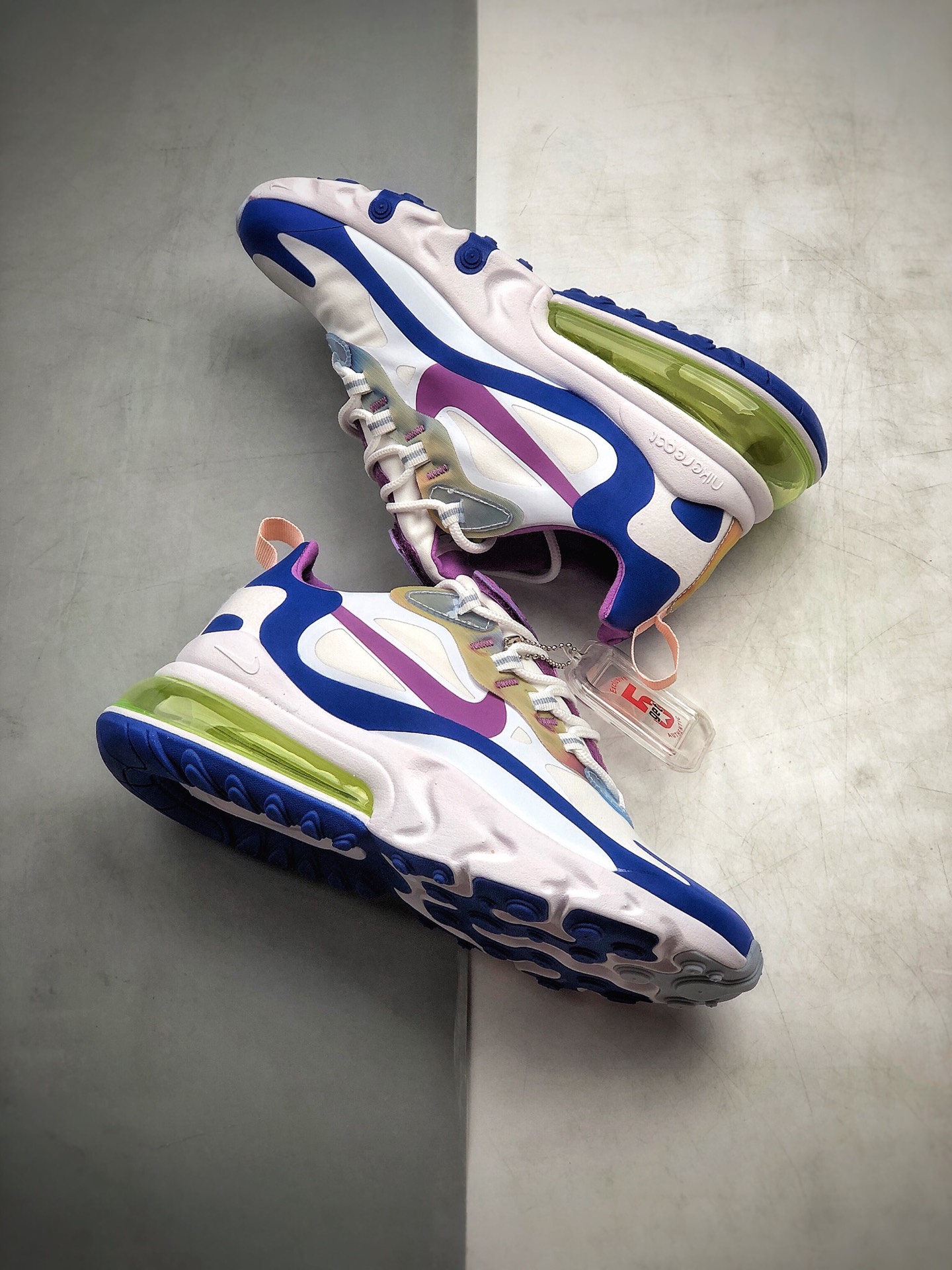 200 支 耐克 Nike React Air Max 270 React 高桥盾网纱系列 机能半气垫跑步鞋 CW0630-100