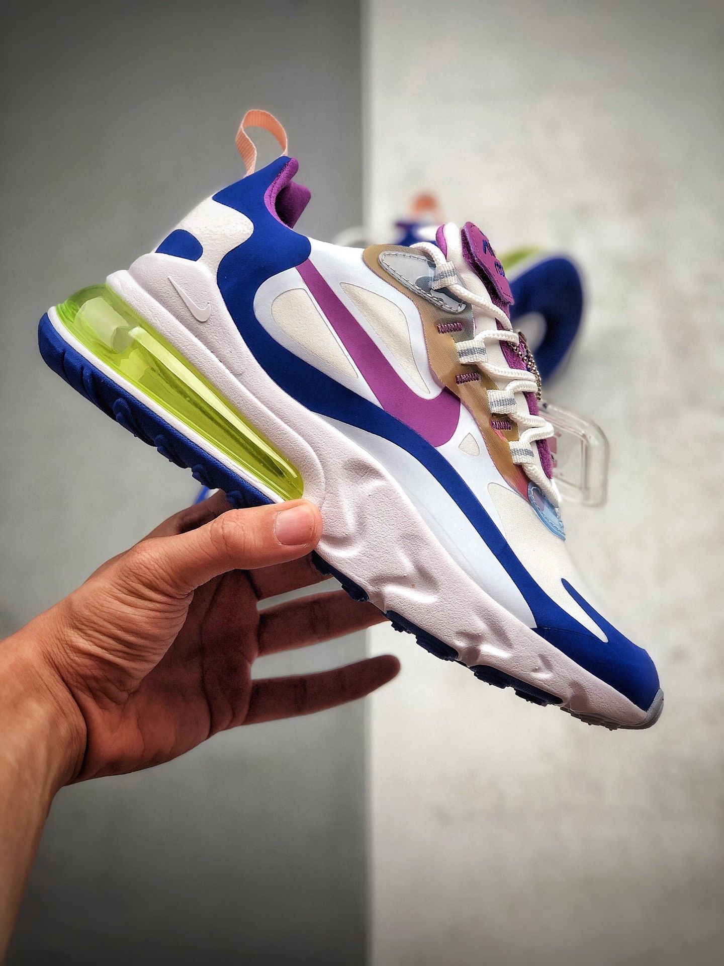 200 支 耐克 Nike React Air Max 270 React 高桥盾网纱系列 机能半气垫跑步鞋 CW0630-100