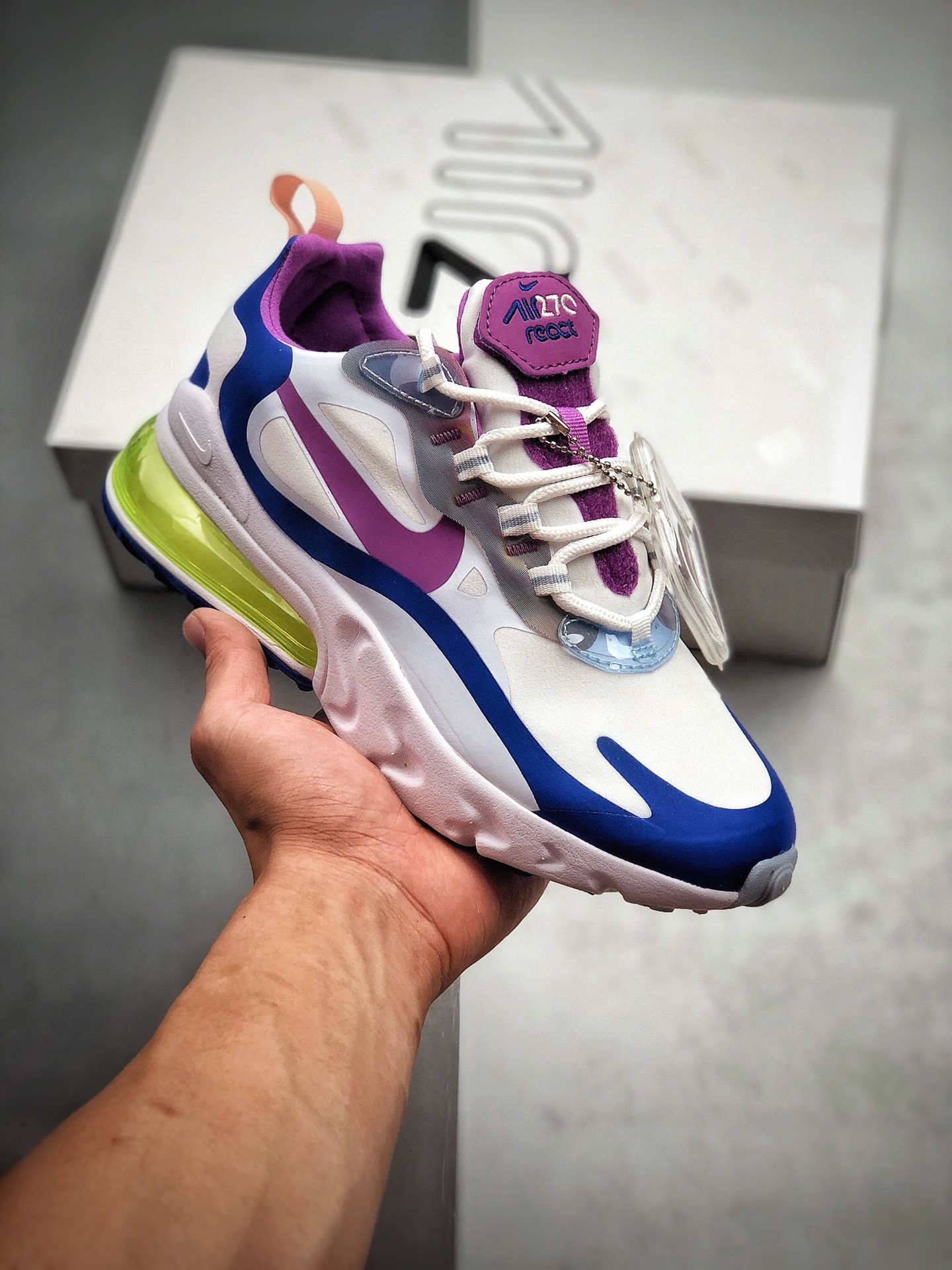 200 支 耐克 Nike React Air Max 270 React 高桥盾网纱系列 机能半气垫跑步鞋 CW0630-100