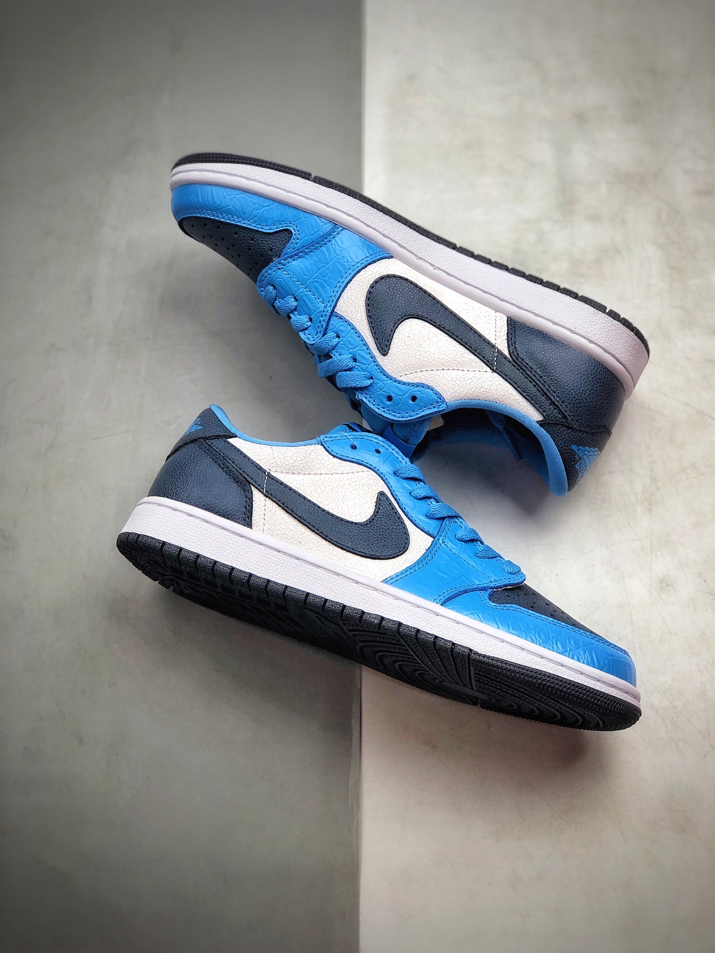 200 Air Jordan 1 Low  原厂内置气垫魔块 A模大底  头层小牛皮 CZ0356-200