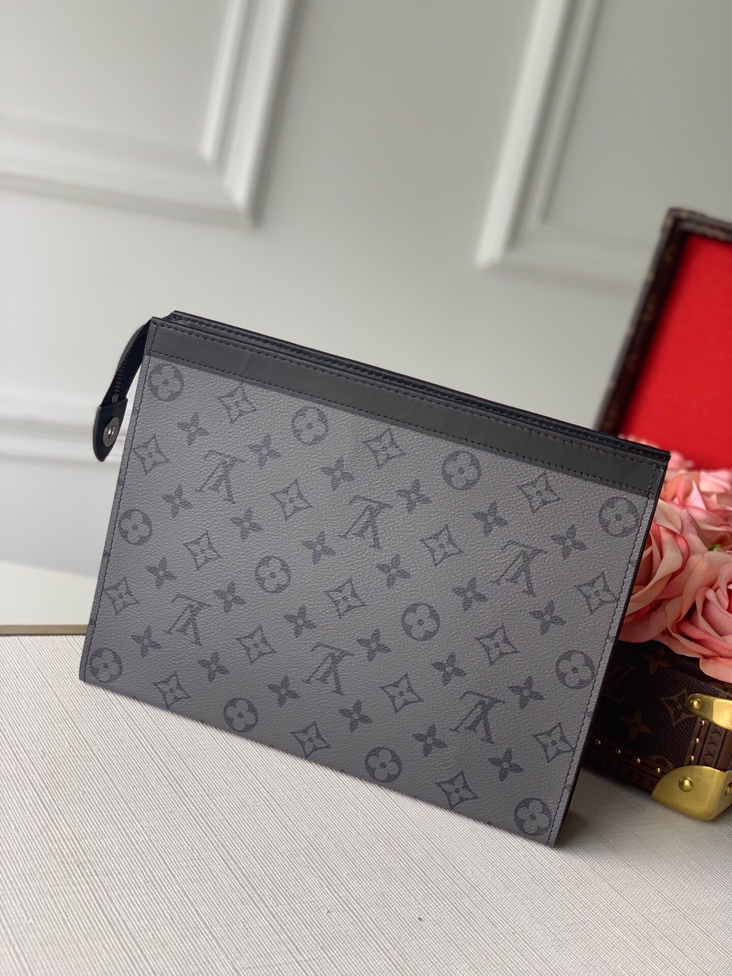 Louis Vuitton LV Pochette Voyage 中号手拿包M69535 名媛网