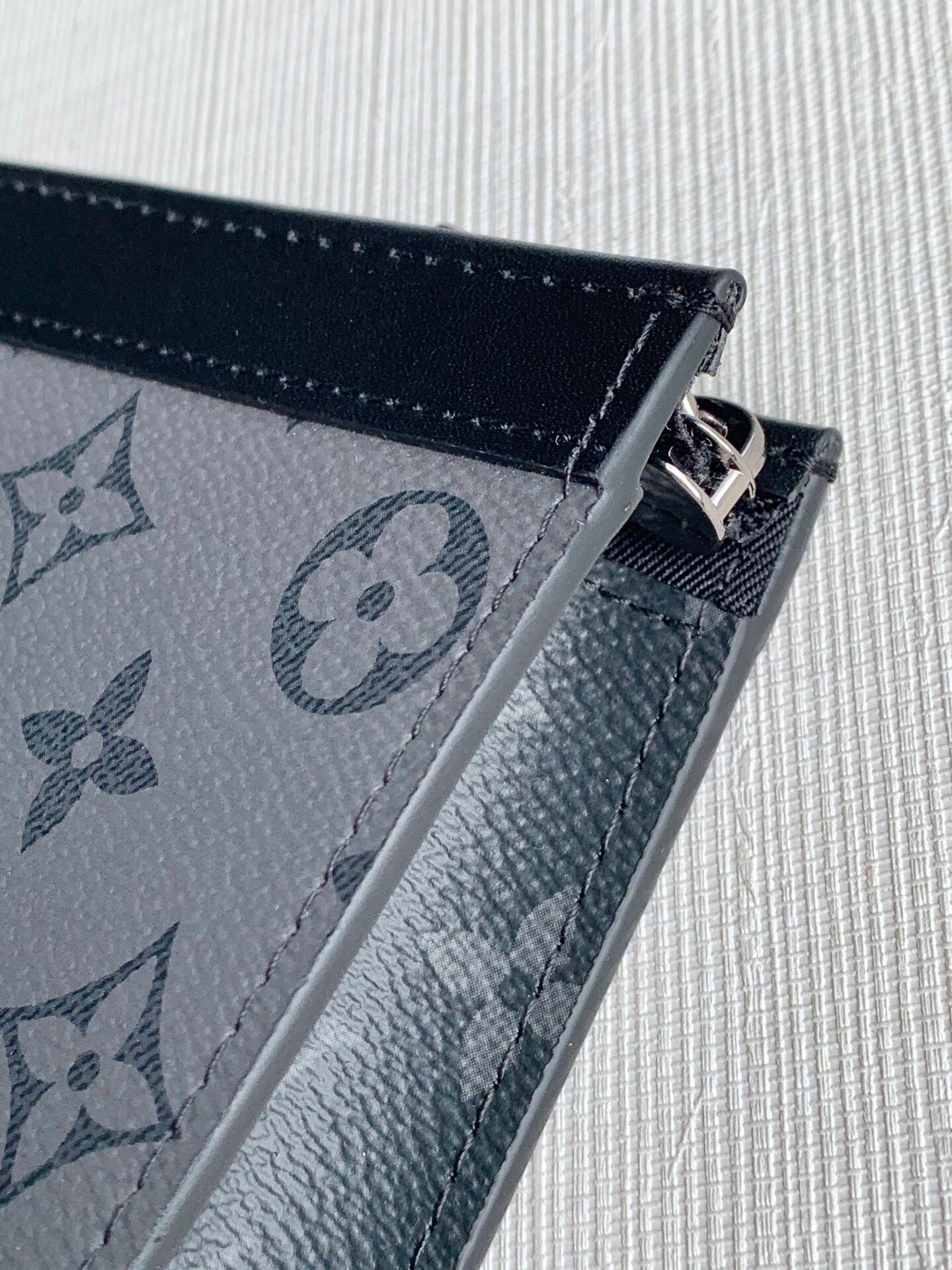 Louis Vuitton LV Pochette Voyage 中号手拿包 M69535