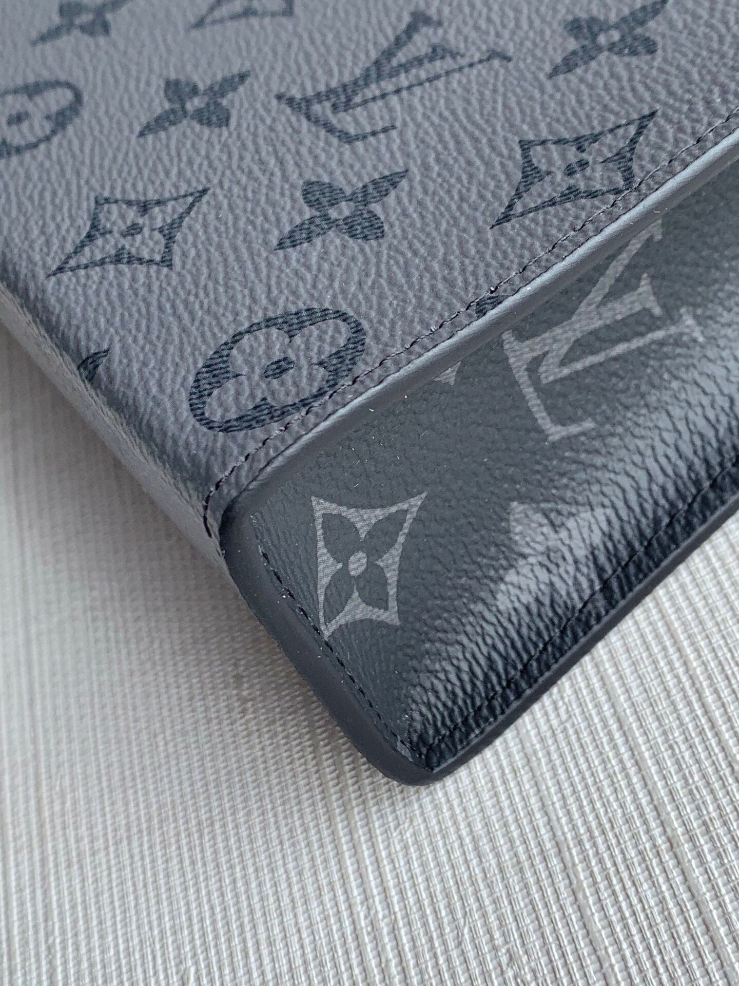 Louis Vuitton LV Pochette Voyage 中号手拿包 M69535