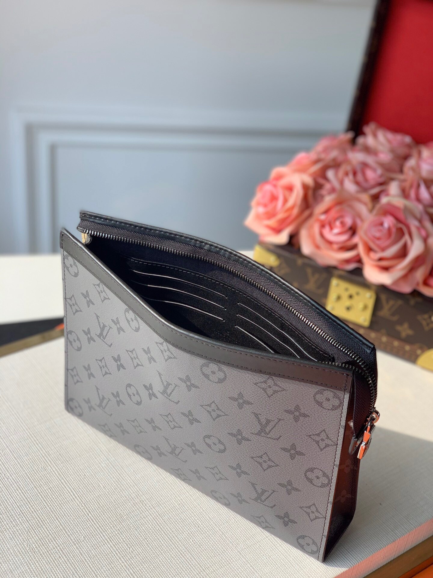 Louis Vuitton M69535 Pochette Voyage