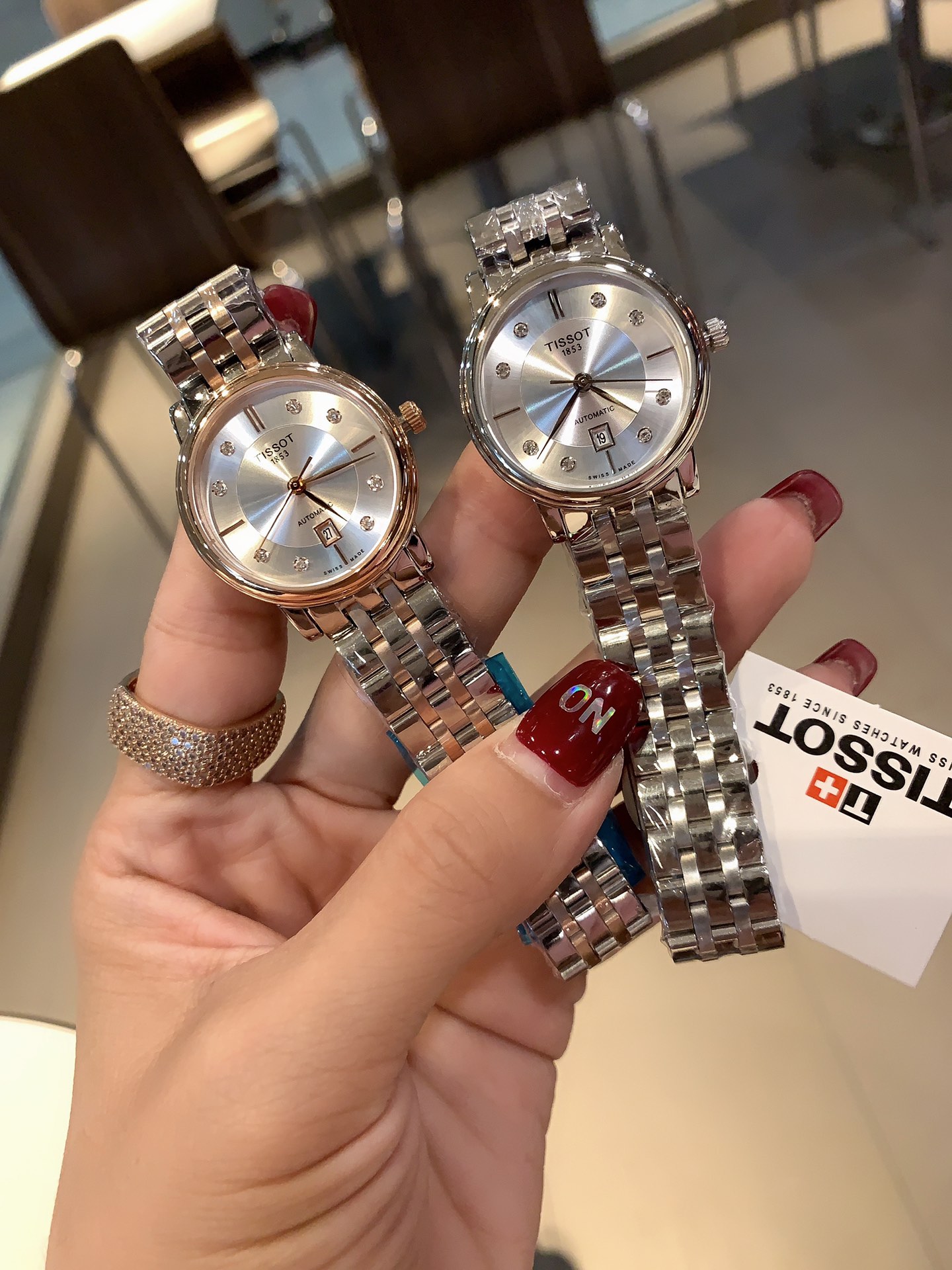 K5    天梭 Tissot  全新卡森臻我系列情侣对表，刘亦菲黄晓明倾情代言。臻我 寓意每时每刻做真实的自己。每一种身份，皆是兴之所至。每一年真我，都独具魅力。佩戴卡森臻我系列腕表，传递着随心所欲的都市“芯”主张。尺寸女装30mm，男装40mm。