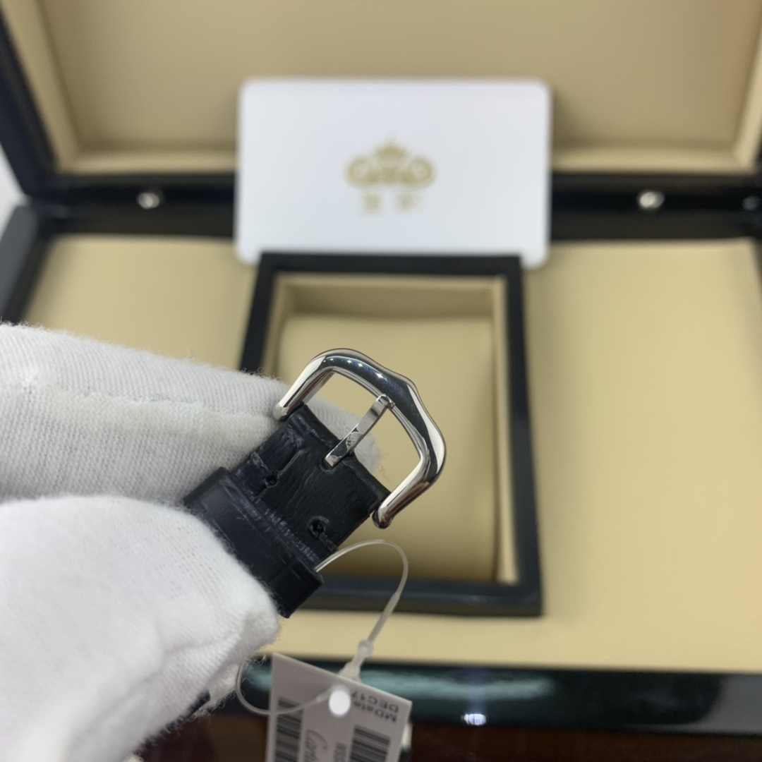 Cartier 皇家 卡地亚山度士超薄女表