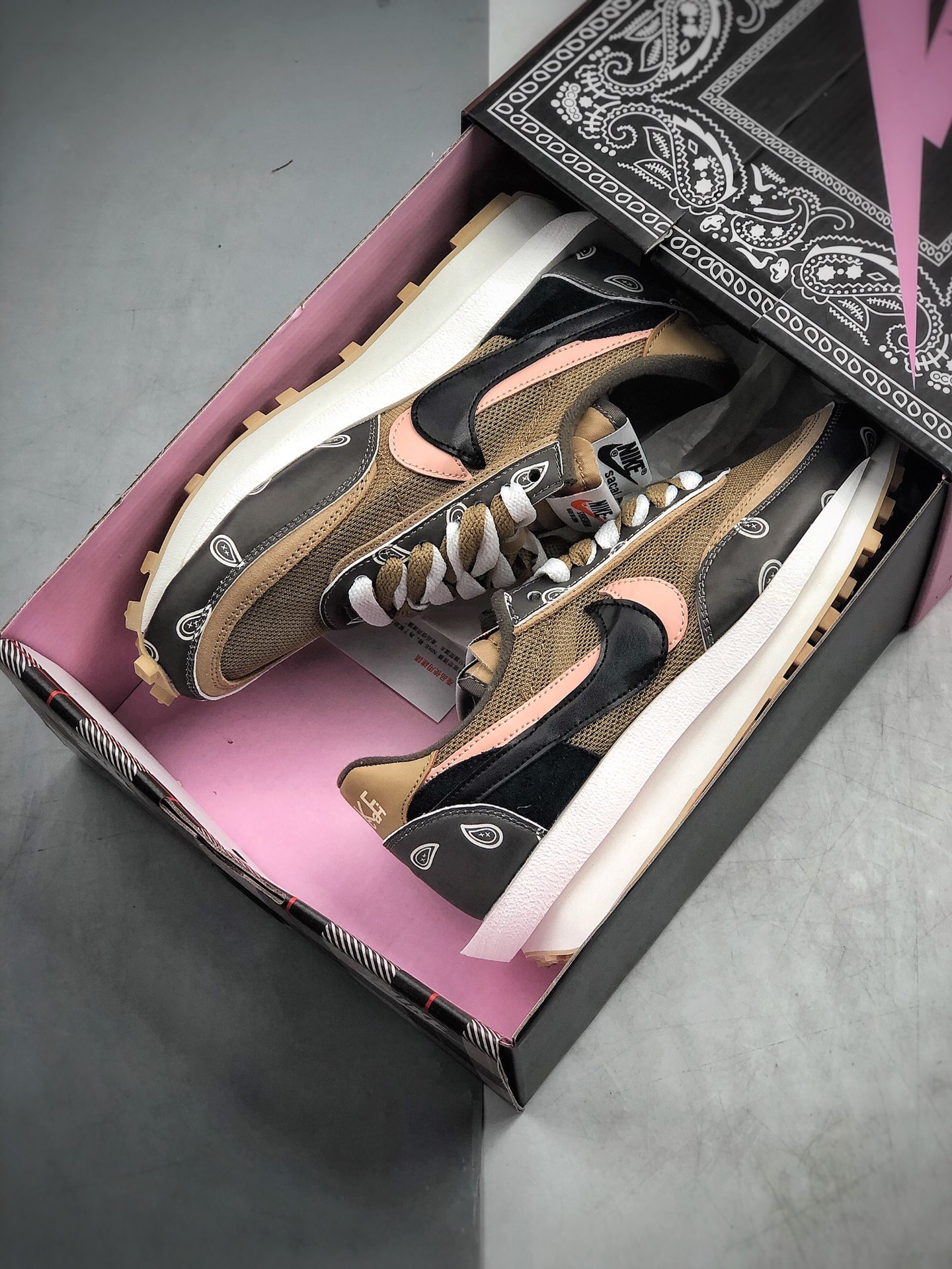 200  公司级 Sacai x Nike LVD Waffle Daybreak 华夫联名走秀款  双勾满天星 Swoosh跑步鞋BV5053-001