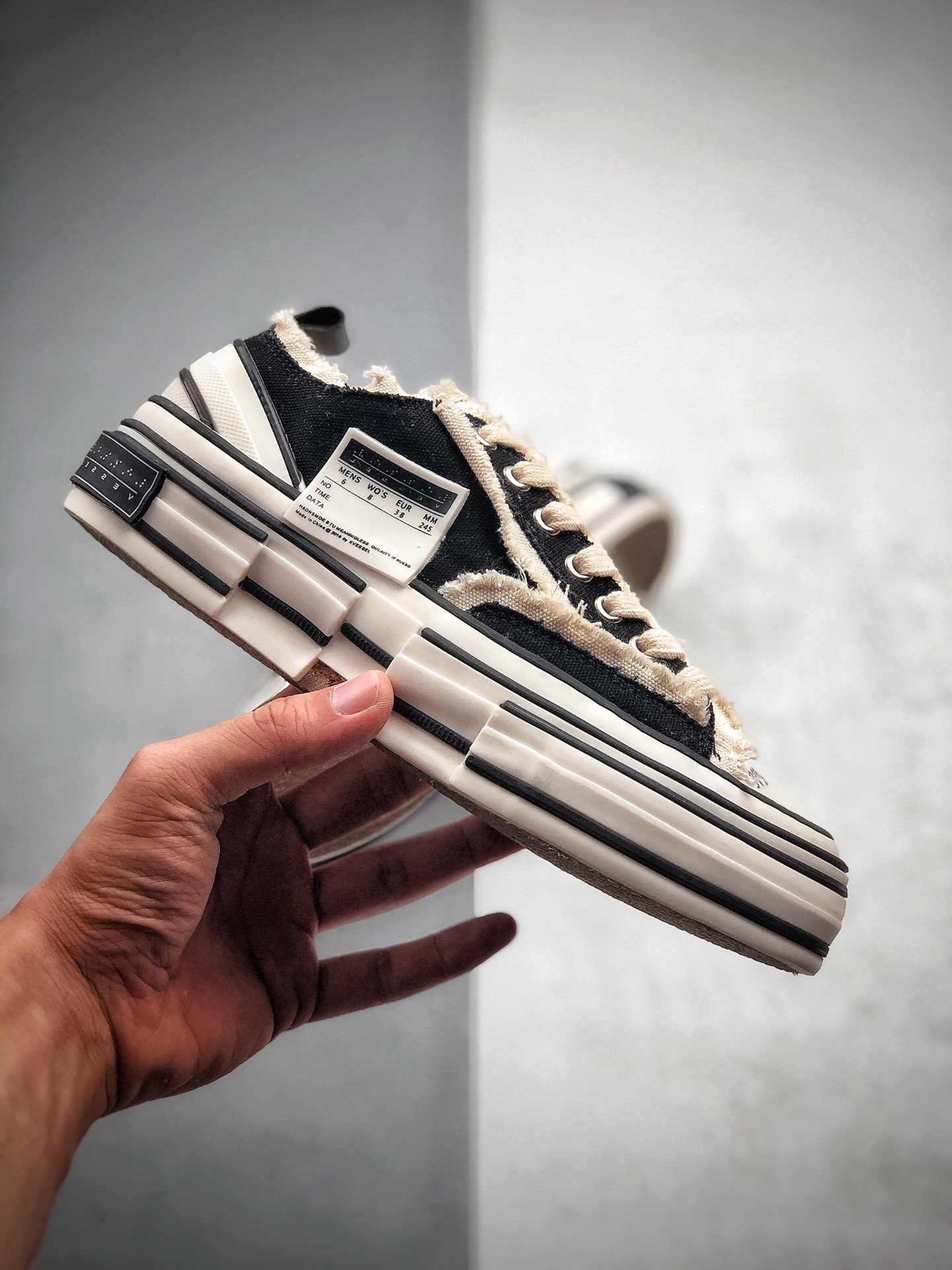 300  吴建豪个人新锐品牌xVESSEL G.O.P. Low解构重叠厚底软木低帮百搭增高帆布硫化板鞋“黑米白流苏”F19X001