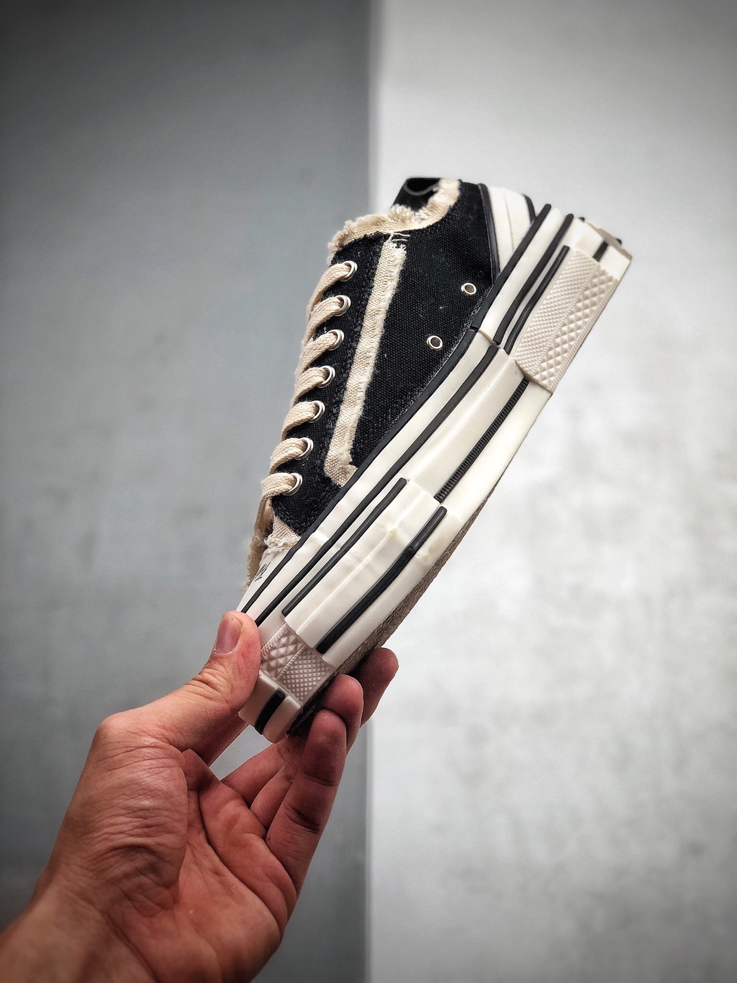 300  吴建豪个人新锐品牌xVESSEL G.O.P. Low解构重叠厚底软木低帮百搭增高帆布硫化板鞋“黑米白流苏”F19X001