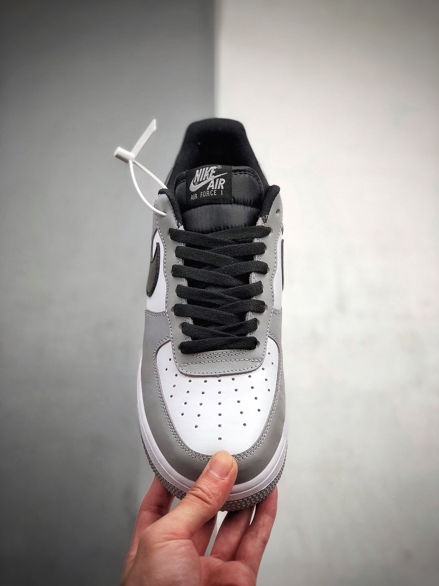 200  耐克Nike 空军一号运动休闲板鞋 货号：554724-091