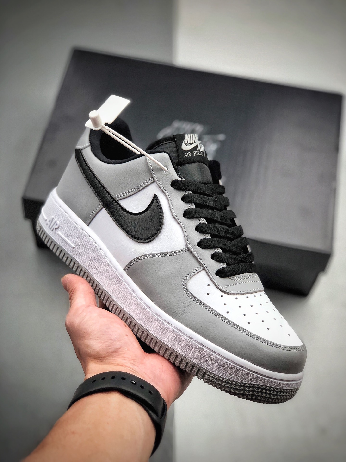 200  耐克Nike 空军一号运动休闲板鞋 货号：554724-091