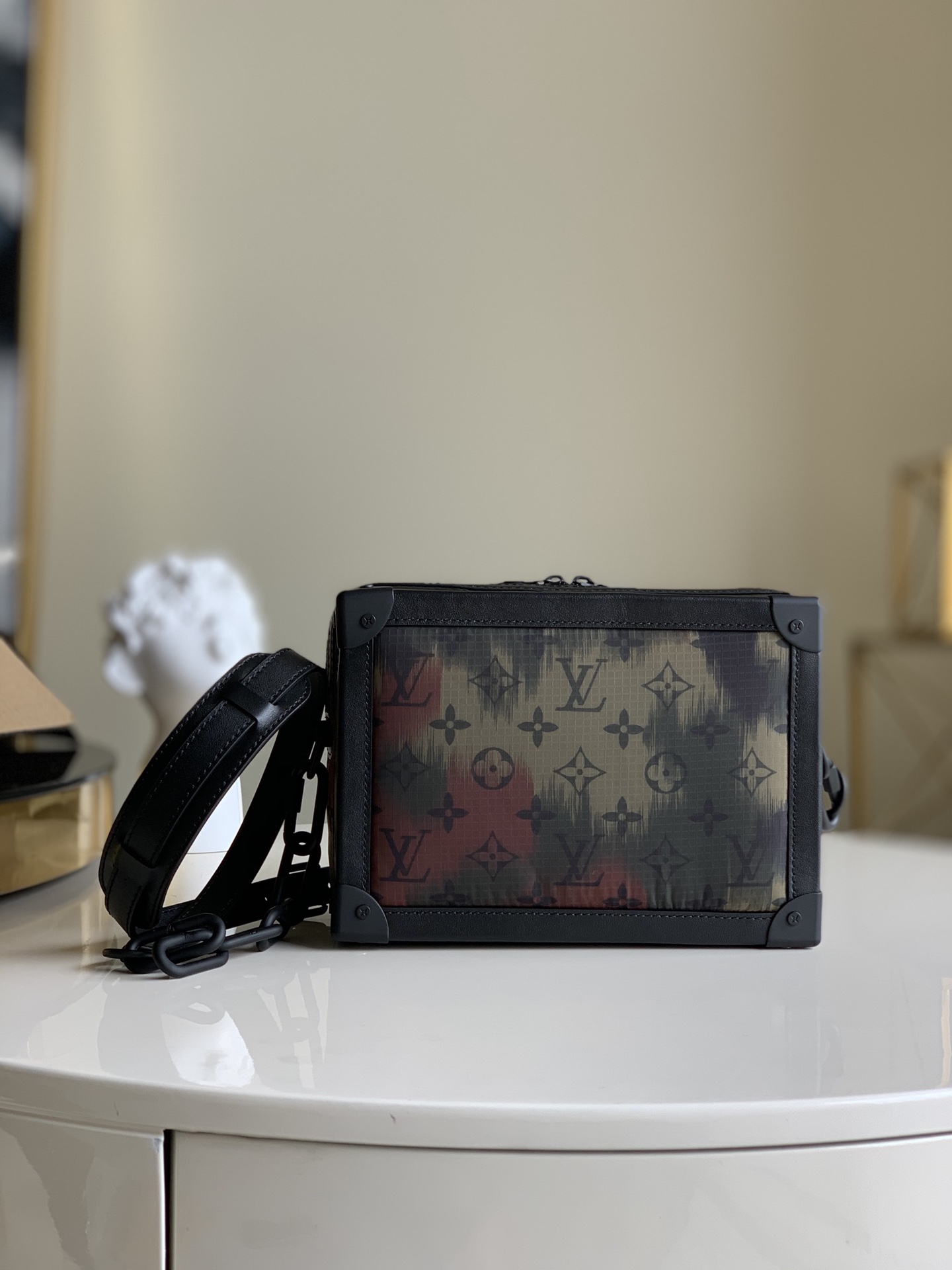 NO:395938,[Exclusive real shot M56428] Camouflage series undefeated camouflage!  Super cool!  The imported nylon material that the male gods cannot resist, very light love [color] 25cm T., LV [original leather], louis vuitton19860909【独家实拍M56428】迷彩系列不败迷彩！超酷！男神们无法抗拒的元素进口尼龙材质,很轻爱了爱了[色]25cm T.,LV【原厂皮】,louis vuitton,Bag