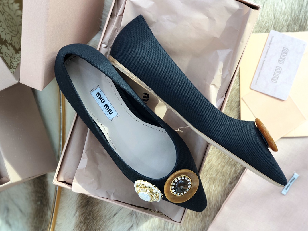 Miu Miu Classic Luxury Leather Shoe Loafer Ref 3