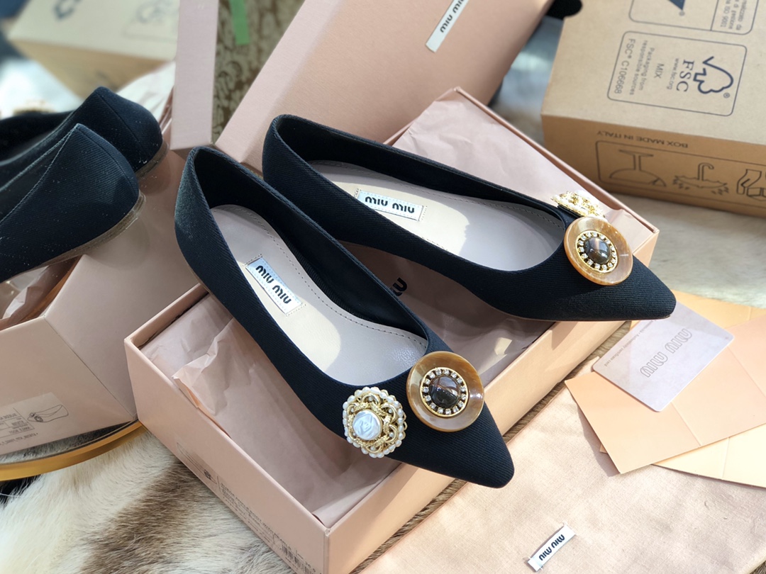 Miu Miu Classic Luxury Leather Shoe Loafer Ref 2