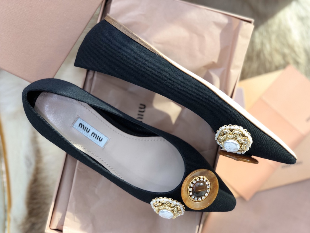 Miu Miu Classic Luxury Leather Shoe Loafer Ref 4